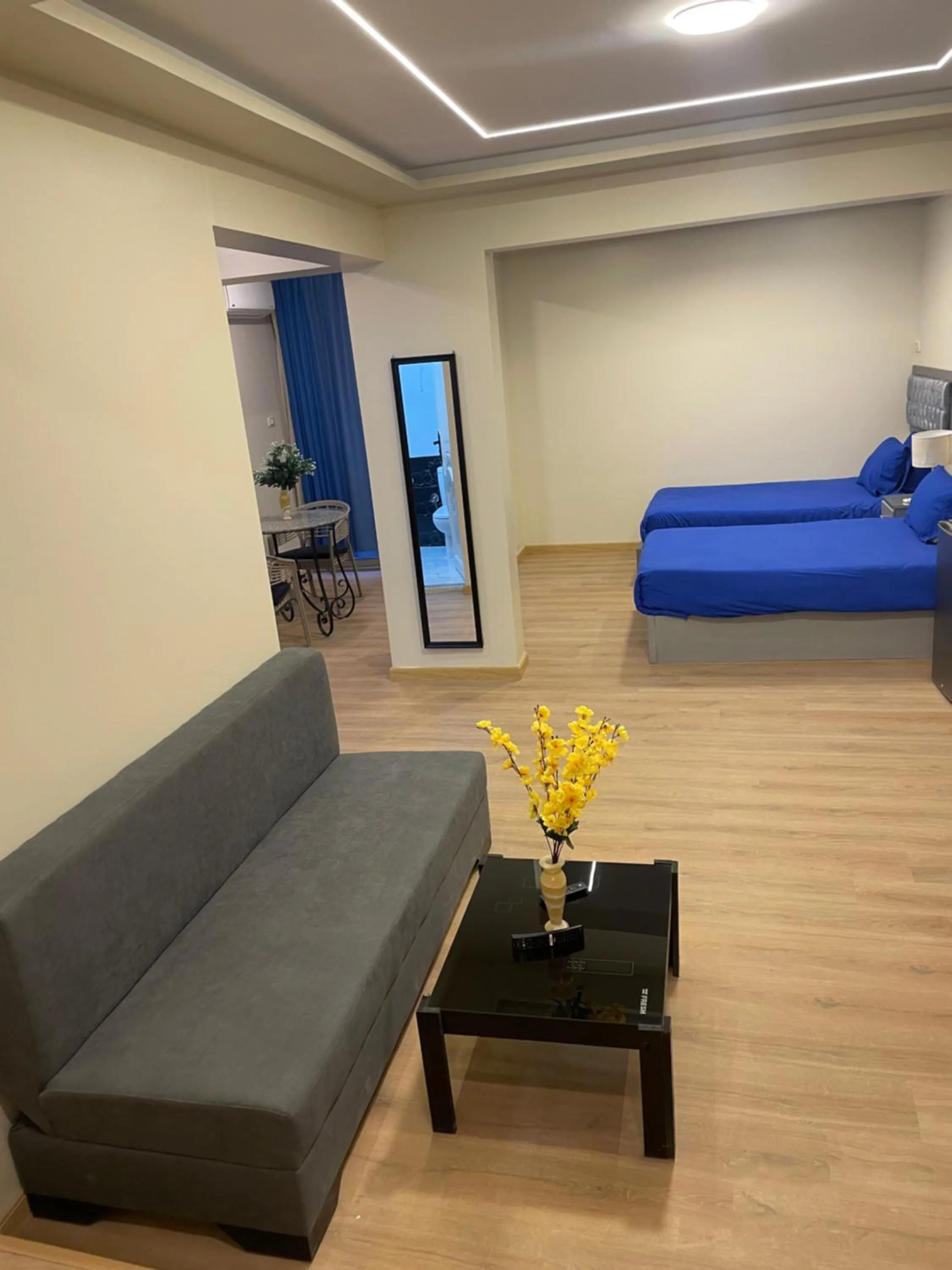 Seating area, Bed in Pyramids View Inn Bed & Breakfast