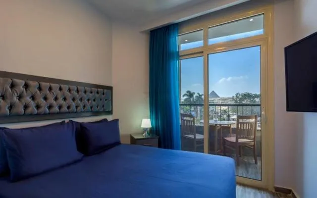 Balcony/Terrace, Bed in Pyramids View Inn Bed & Breakfast