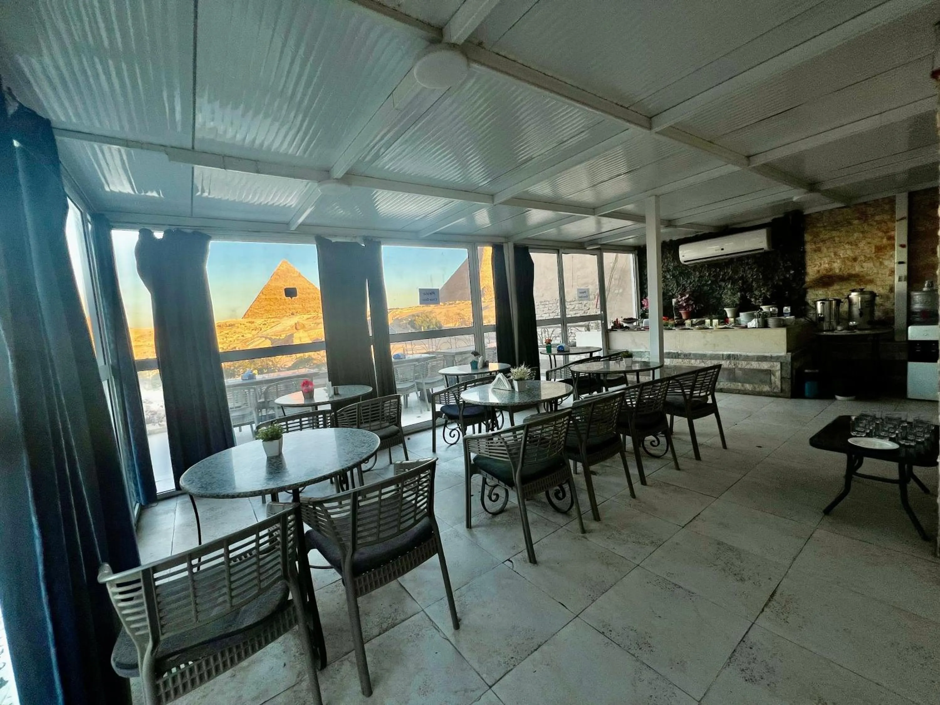 Restaurant/places to eat in Pyramids View Inn Bed & Breakfast