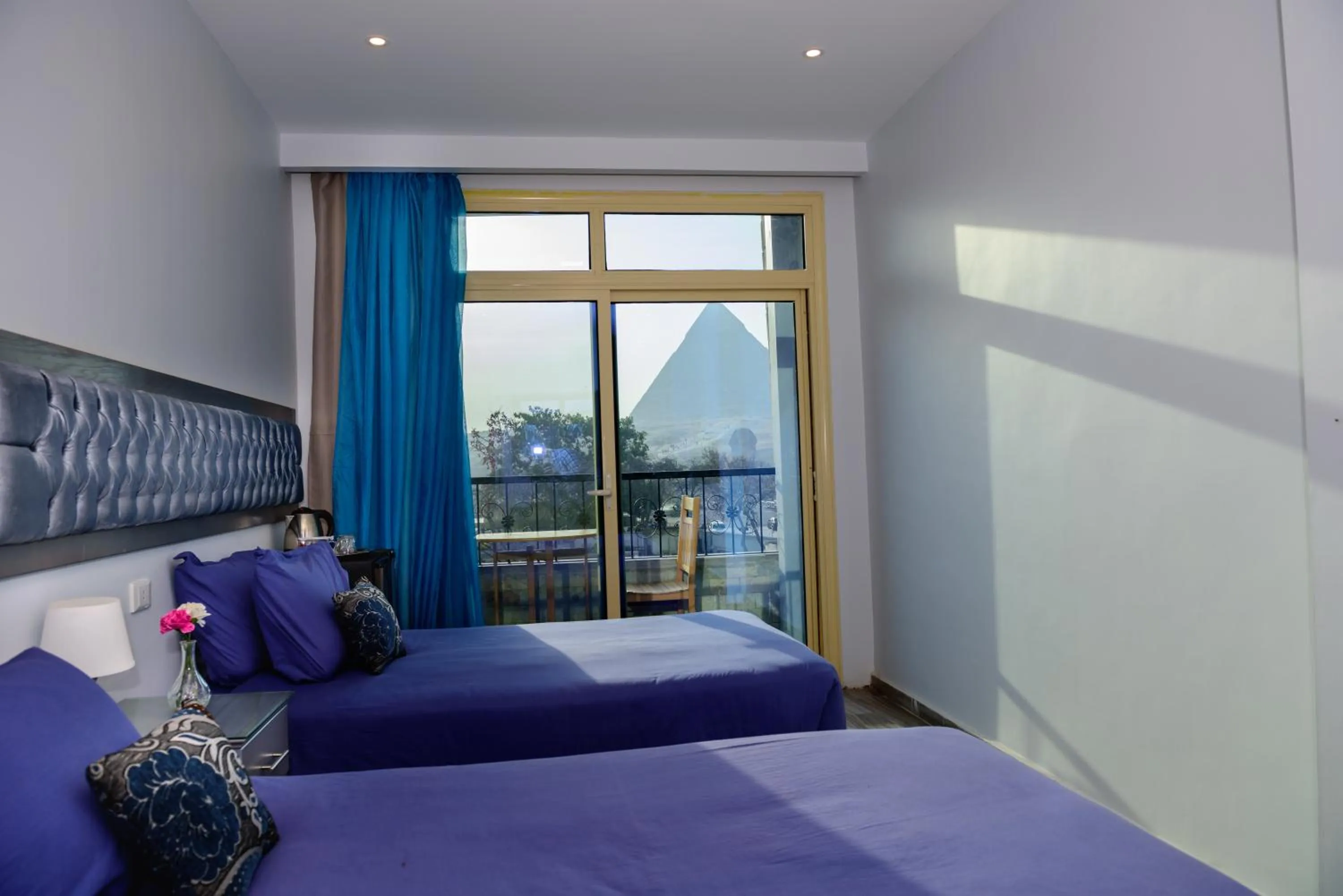 Bedroom, Bed in Pyramids View Inn Bed & Breakfast