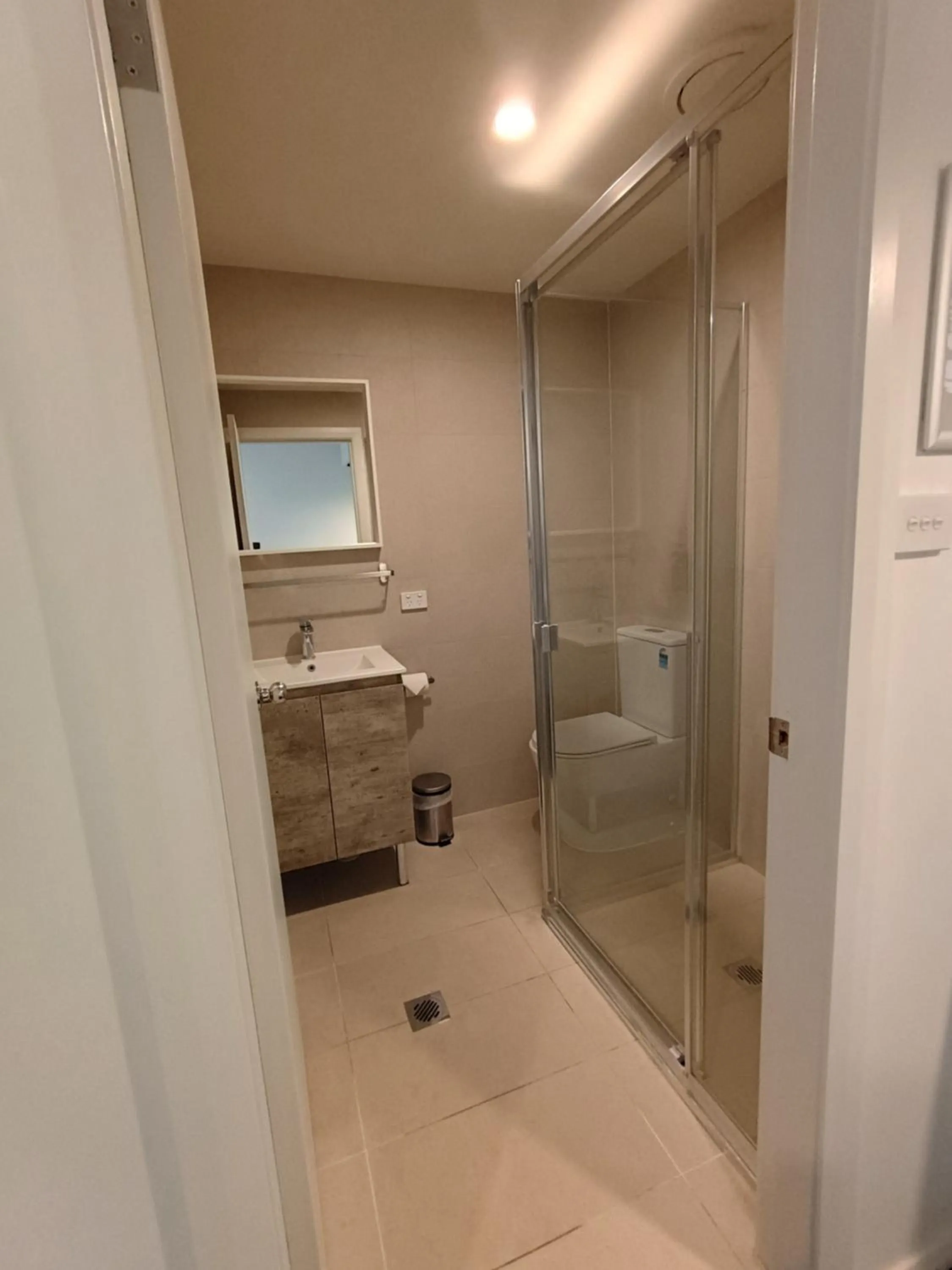 Shower in Surf Beach Motel Newcastle