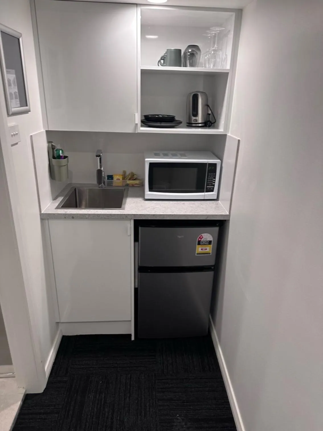 Kitchen or kitchenette in Surf Beach Motel Newcastle