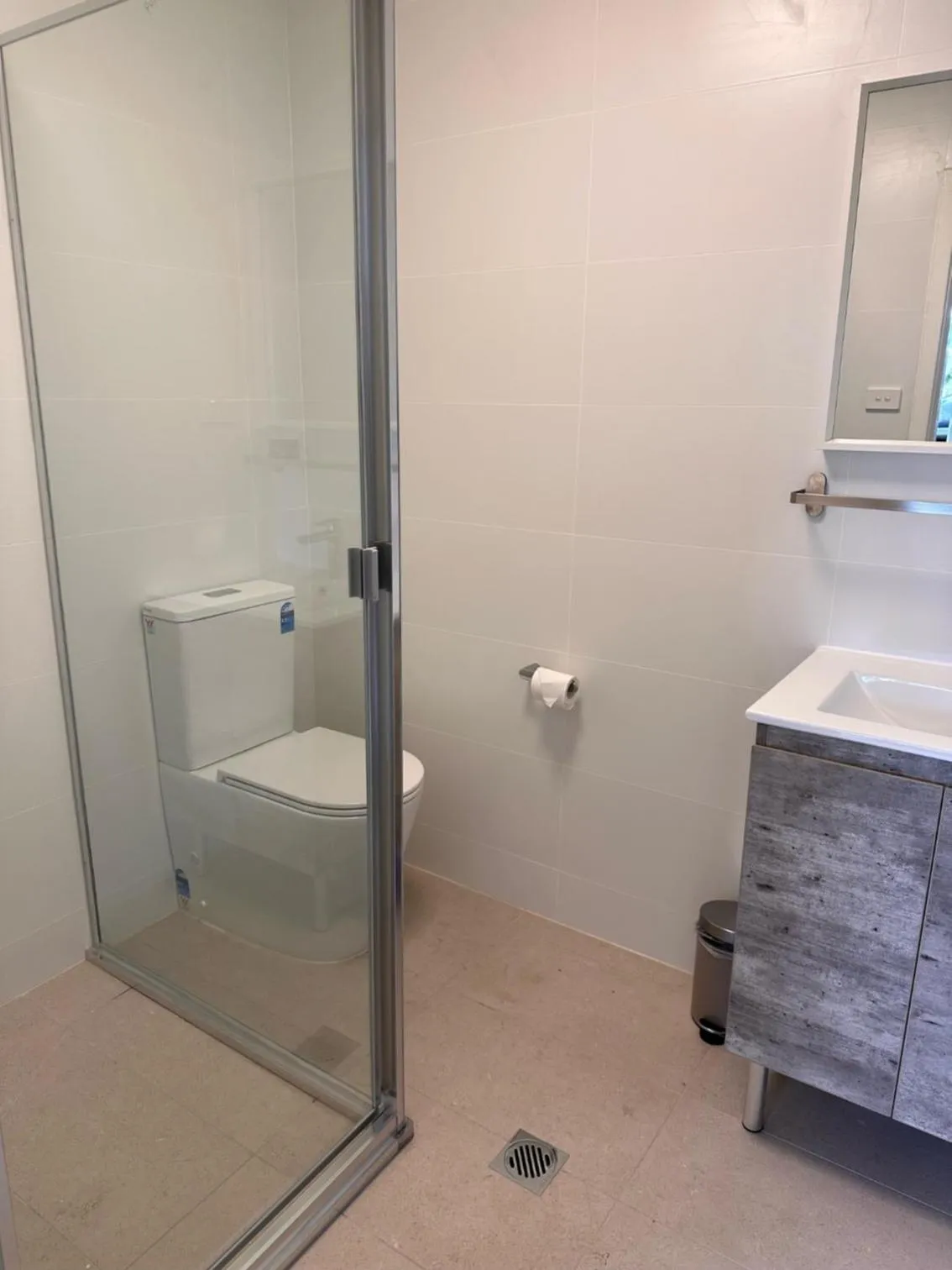 Shower in Surf Beach Motel Newcastle