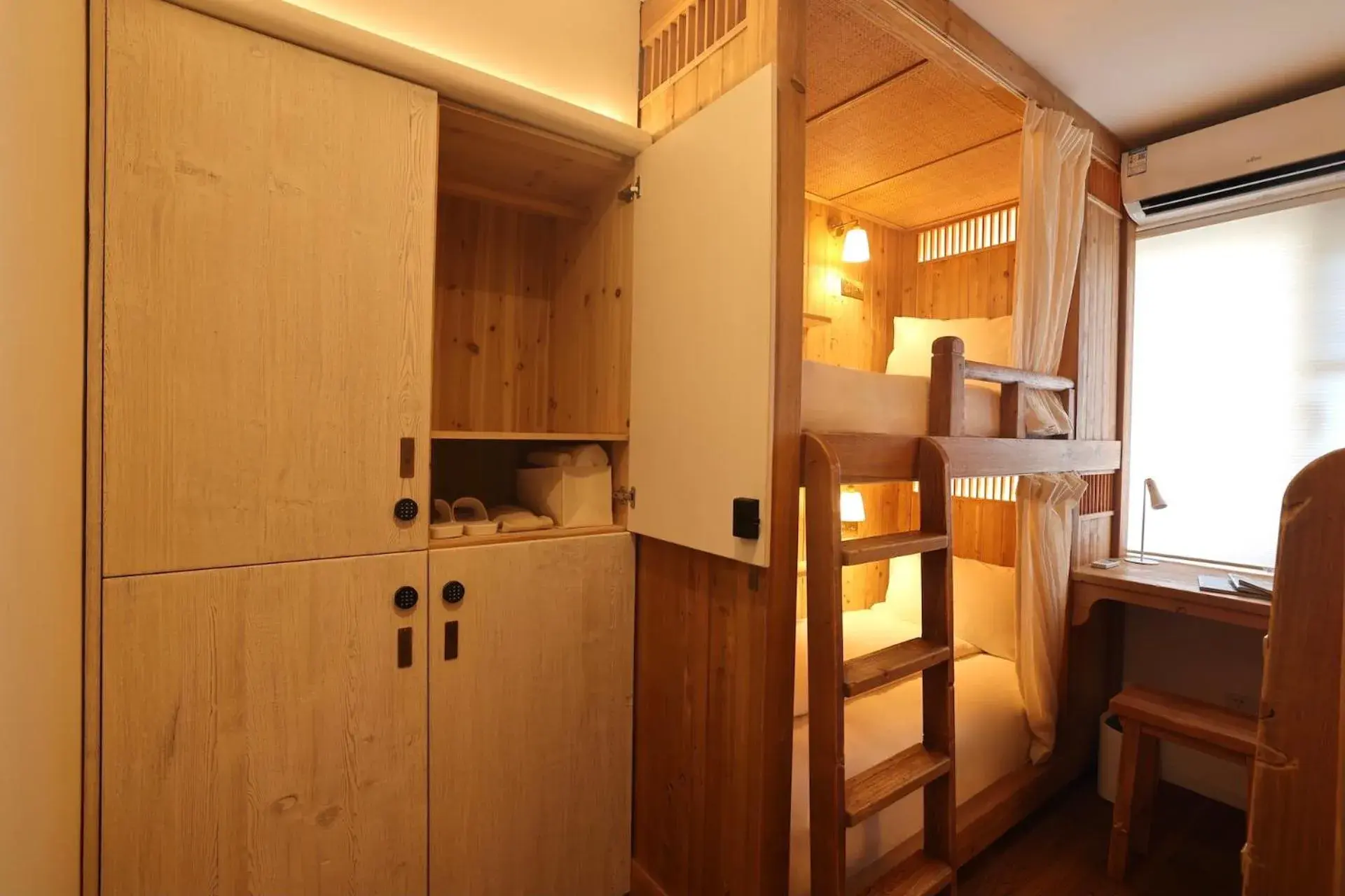 Bed in 4-Bed Mixed Dormitory Room in Hantang Inn Hostel Xi'an Bed in 4-Bed Mixed Dormitory Room in Hantang Inn Hostel Xi'an