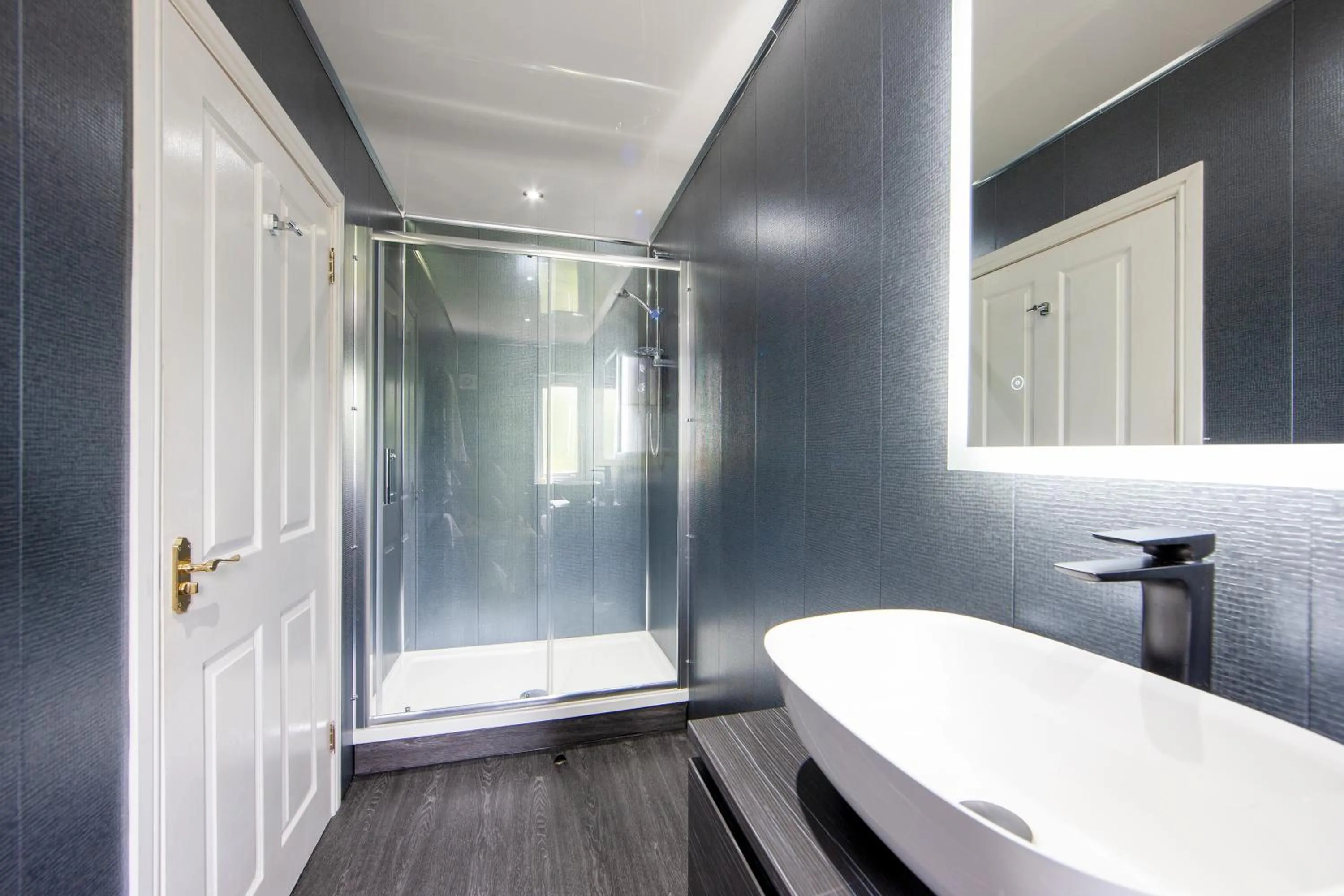 Shower in The Galley Of Lorne Inn