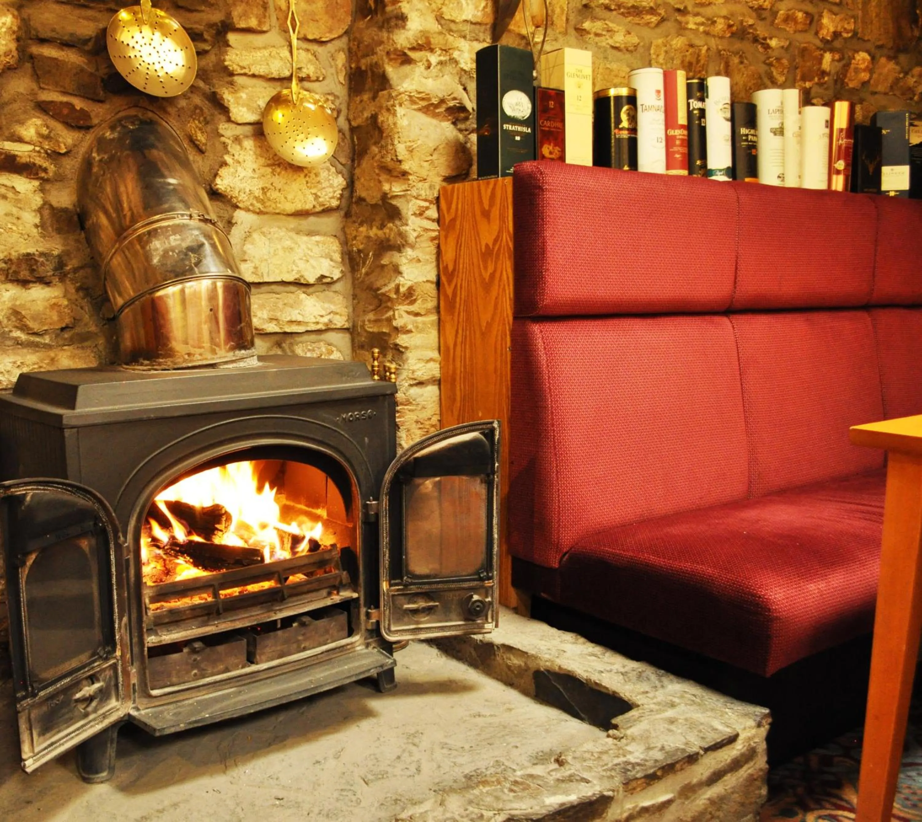 Lounge or bar in The Galley Of Lorne Inn