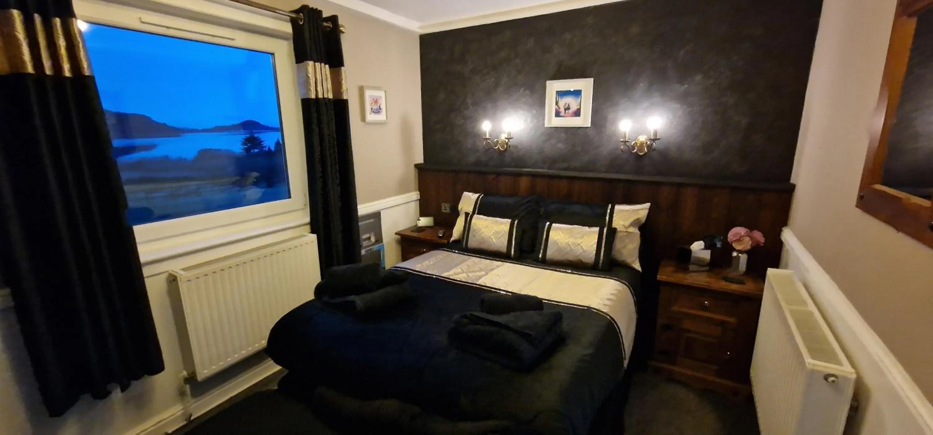 Bedroom, Bed in The Galley Of Lorne Inn