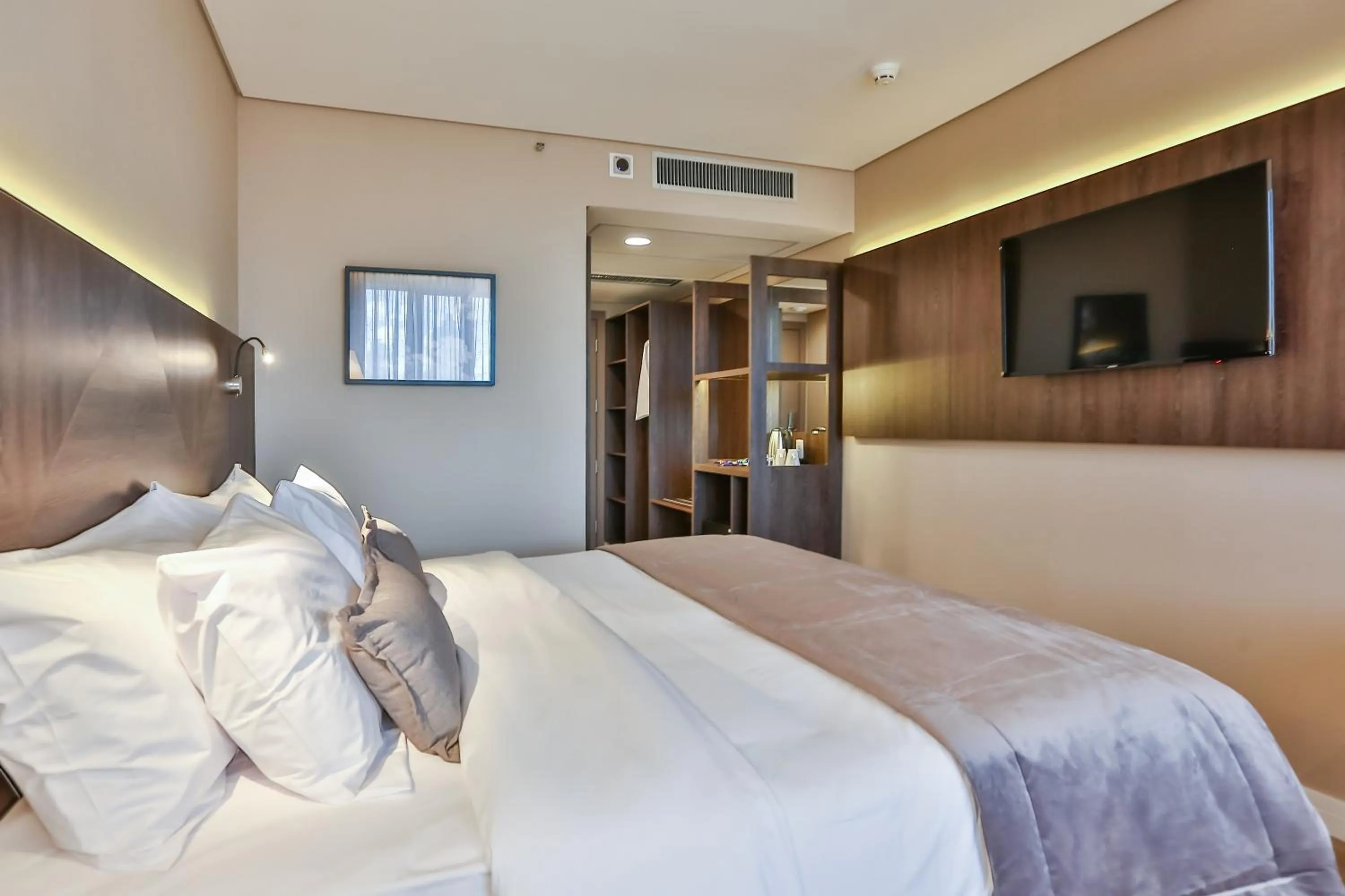 Bedroom, Bed in Transamerica Collection Goiania