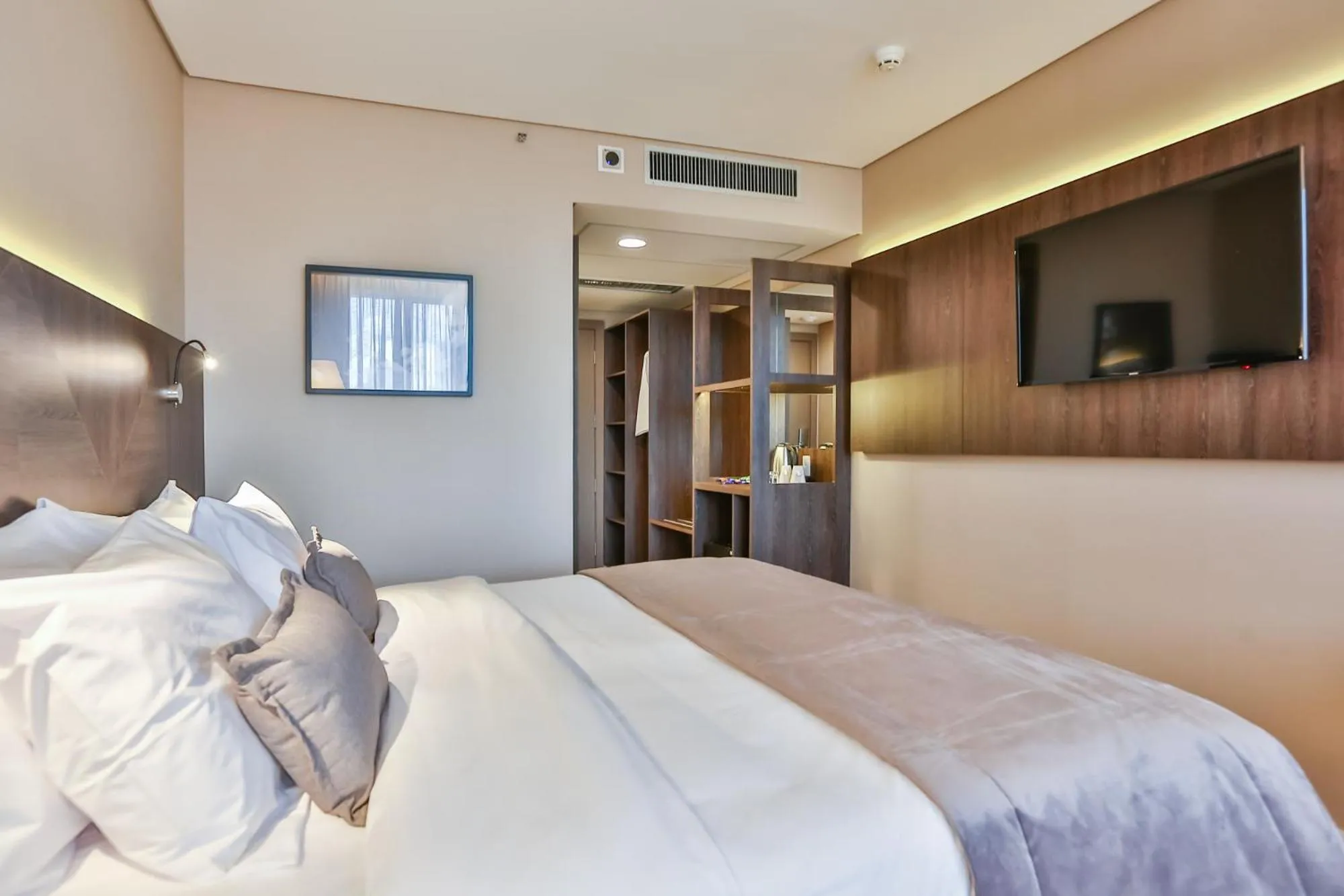 Bedroom, Bed in Transamerica Collection Goiania