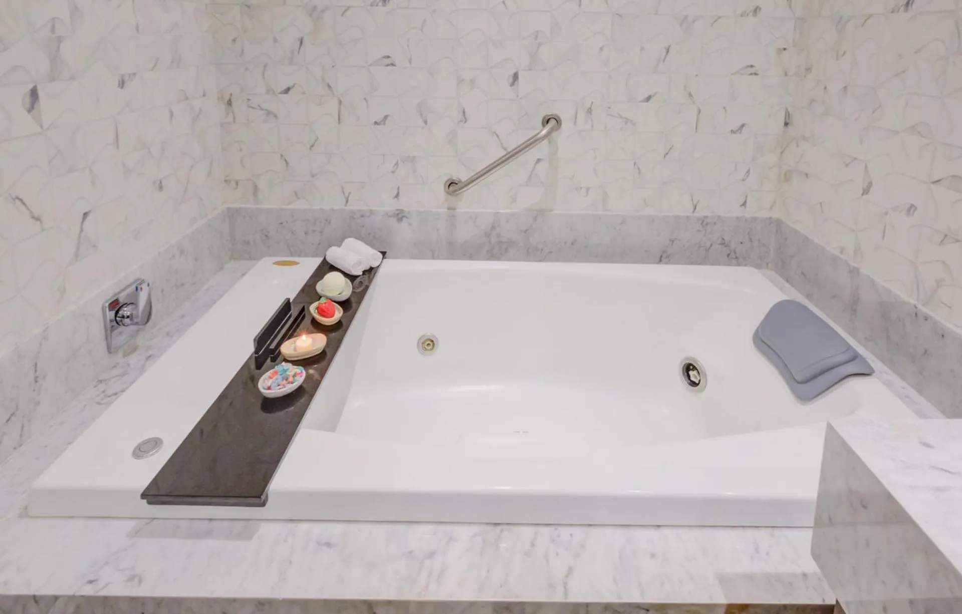 Hot Tub in Transamerica Collection Goiania