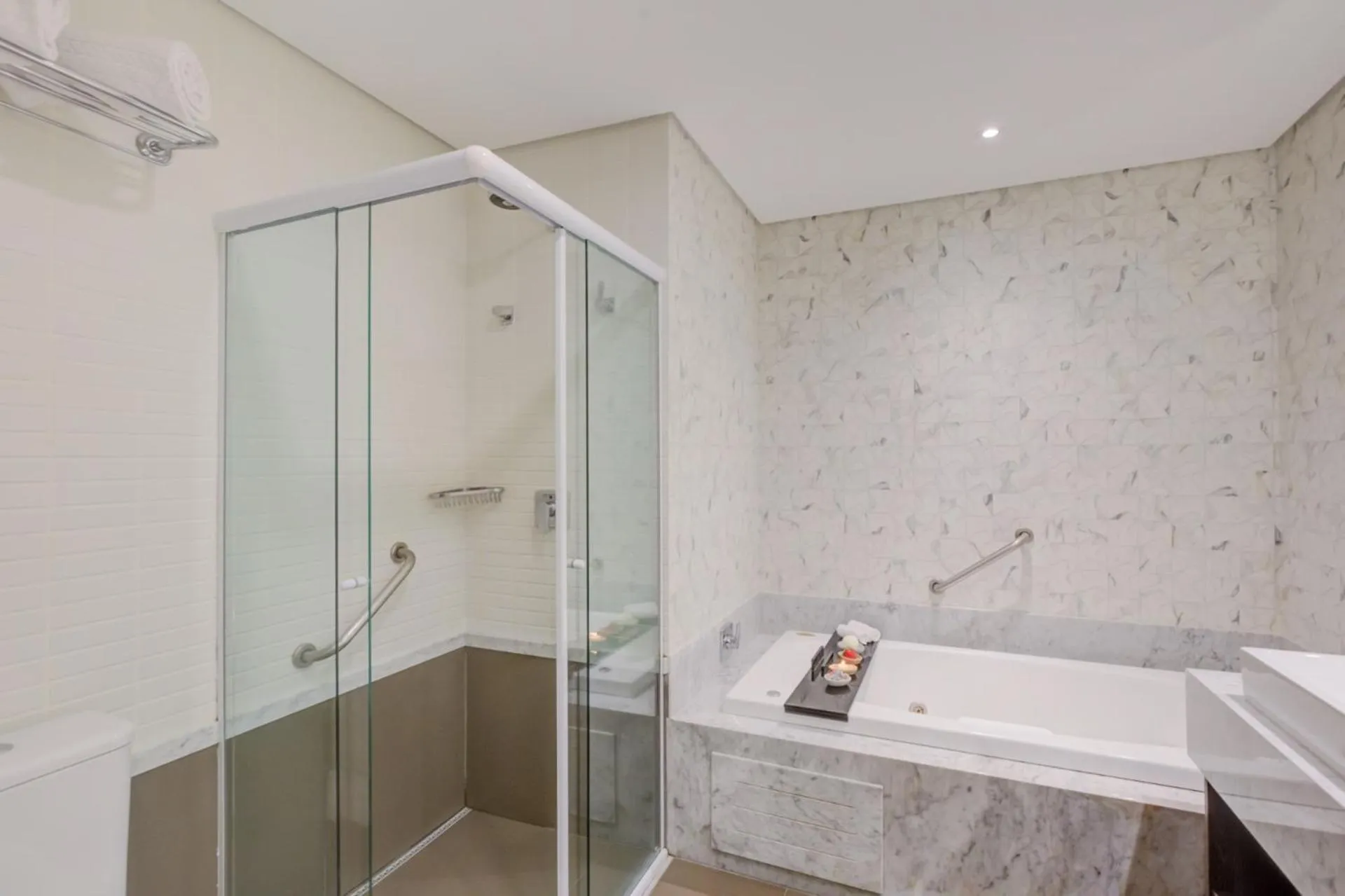 Shower in Transamerica Collection Goiania