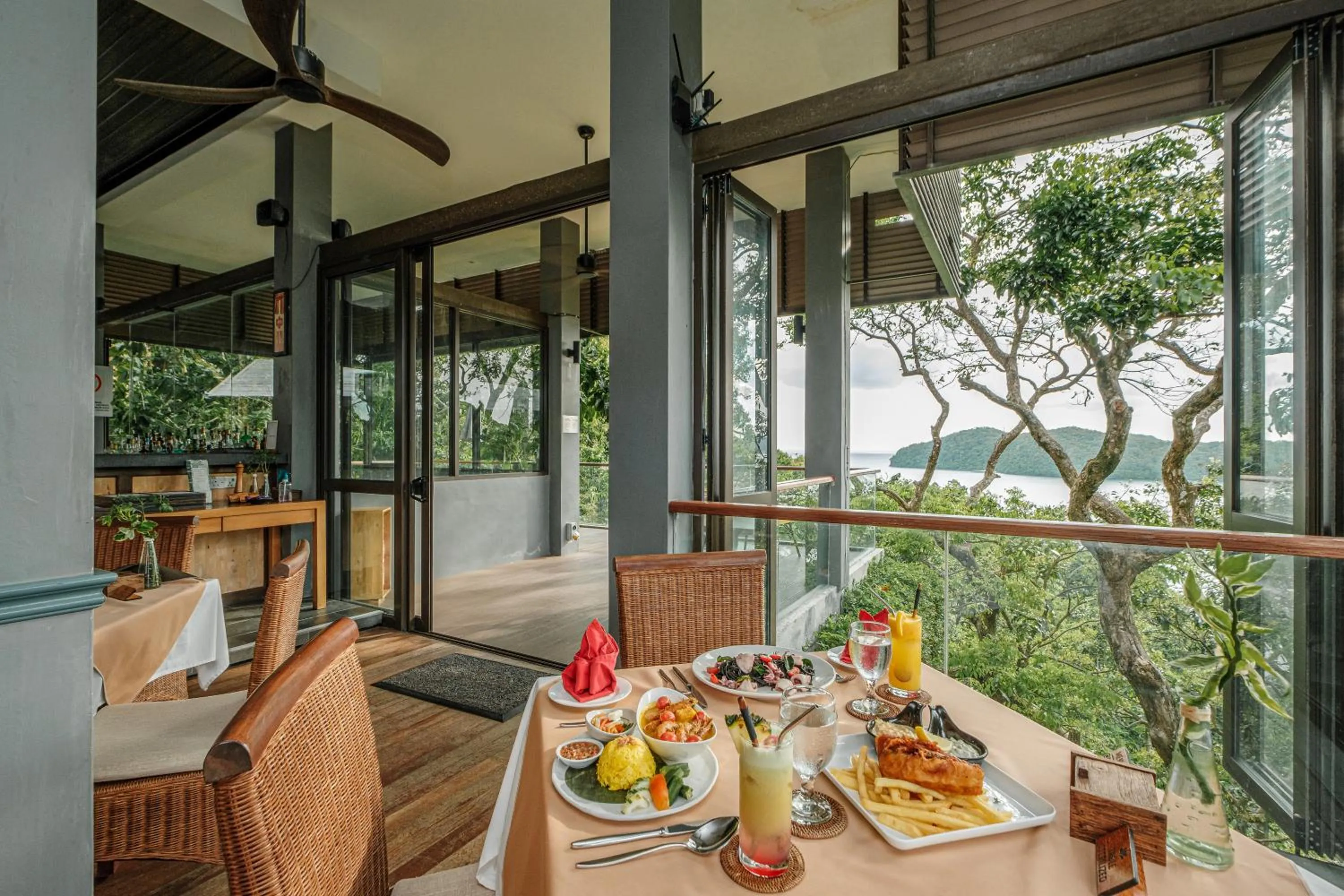 Restaurant/places to eat in Ambong Rainforest Retreat