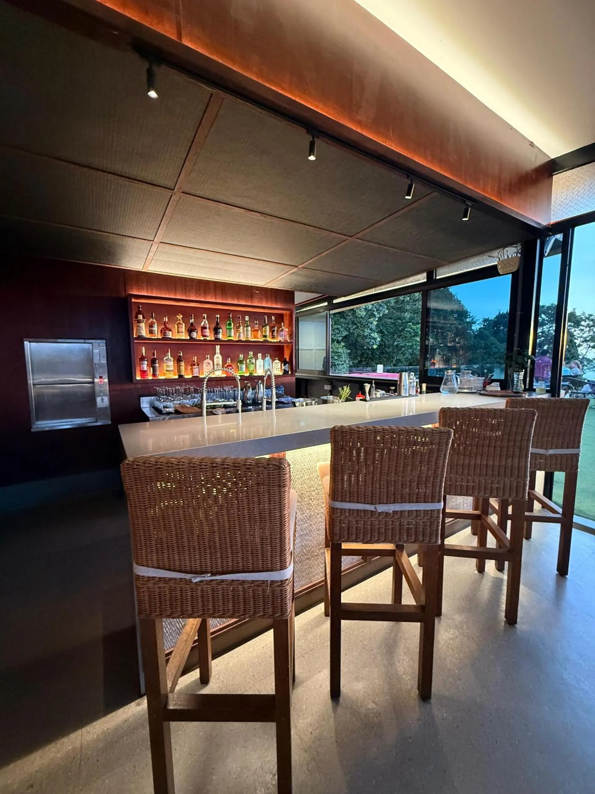 Restaurant/places to eat in Ambong Rainforest Retreat