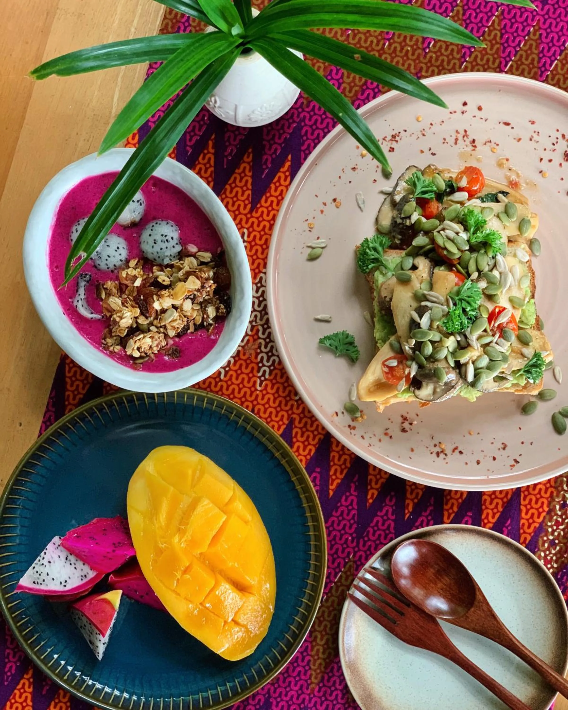 Restaurant/places to eat in Ambong Rainforest Retreat