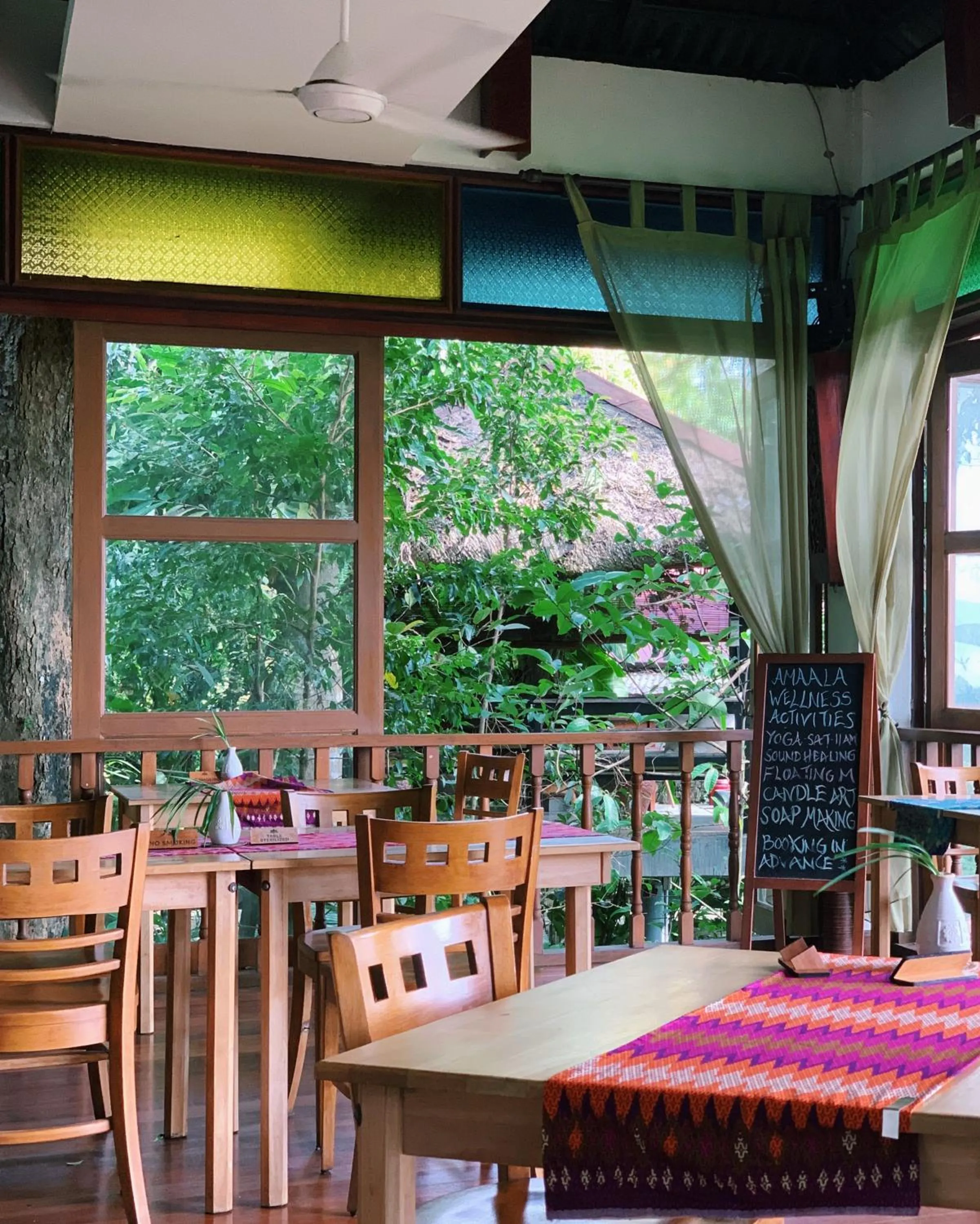Restaurant/places to eat in Ambong Rainforest Retreat