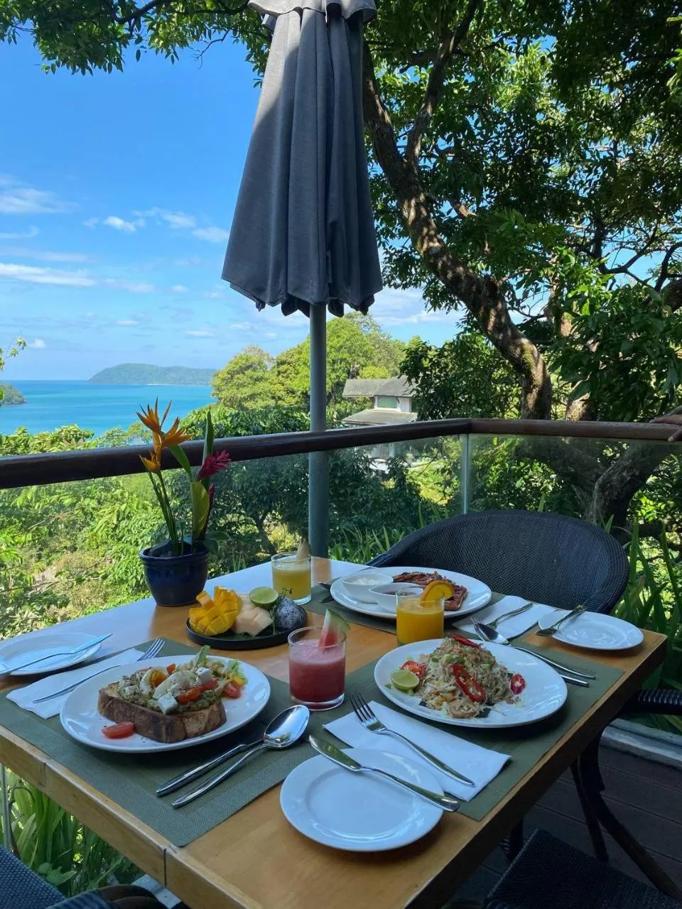 Restaurant/places to eat in Ambong Rainforest Retreat