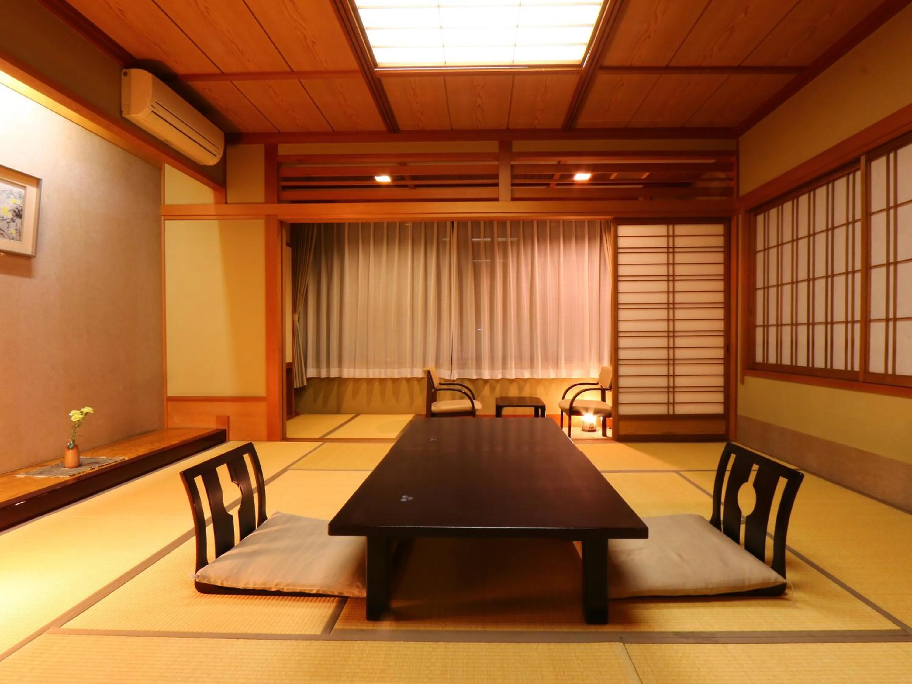 Photo of the whole room in Matsunoi
