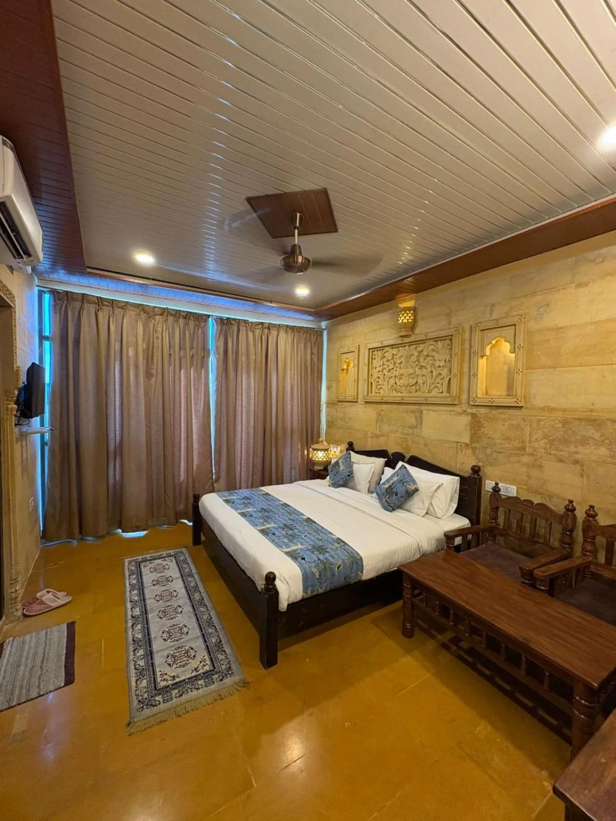 Property building, Bed in Hotel Tokyo Palace