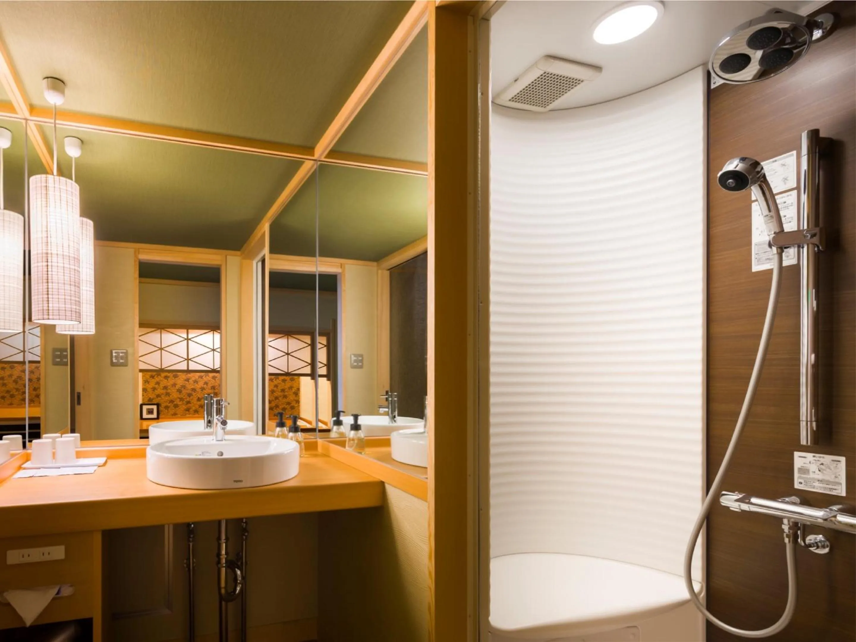 Shower in Kinugawa Plaza Hotel
