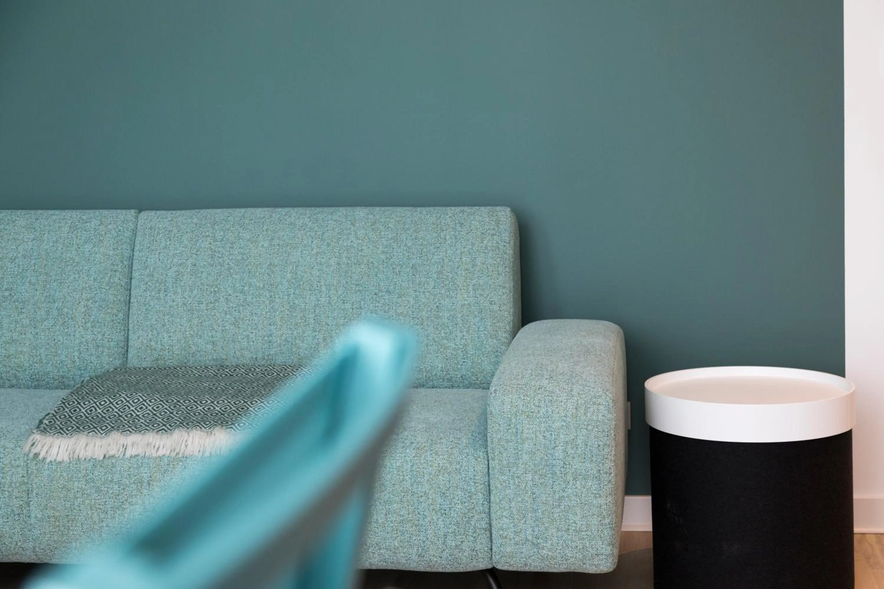 Living room in Park Penthouses Insel Eiswerder by Suite030