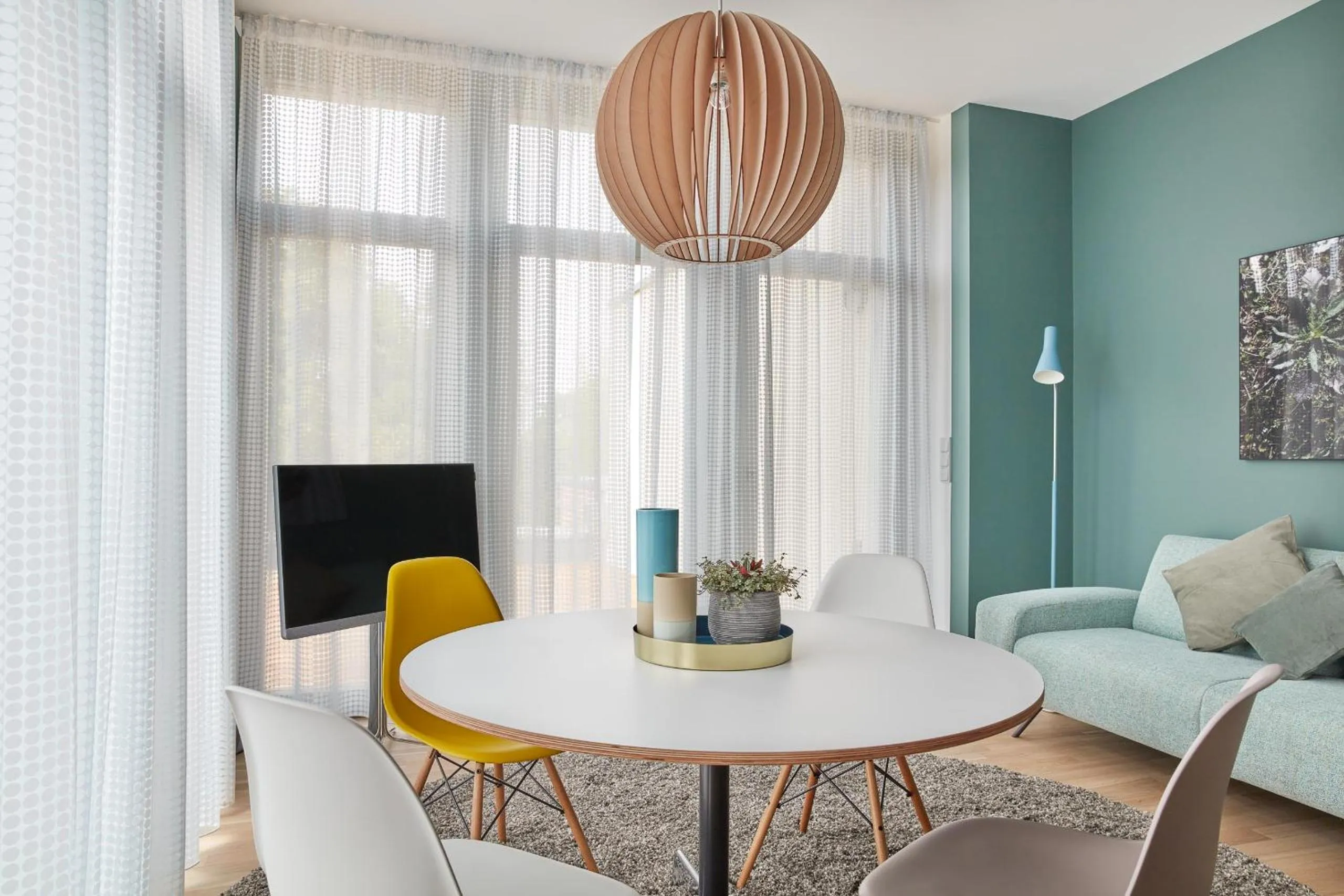 Living room in Park Penthouses Insel Eiswerder by Suite030