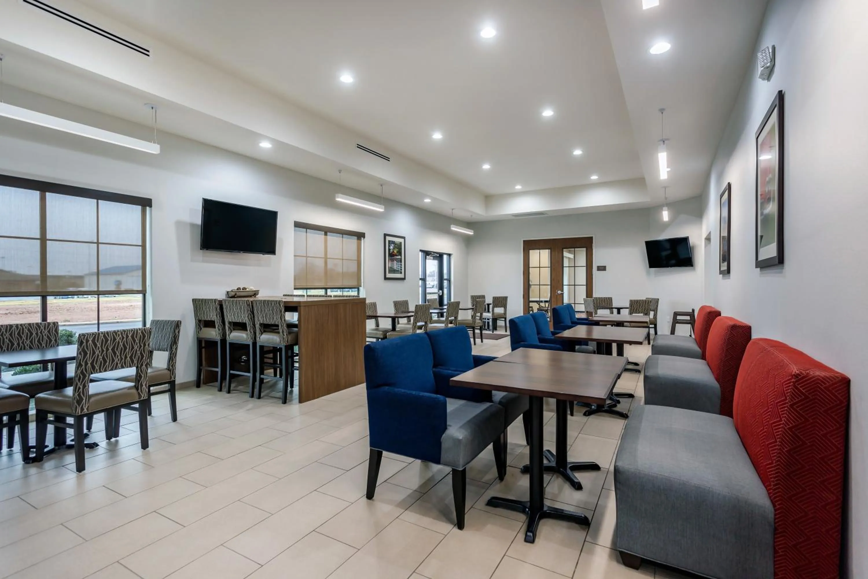 Dining area in Comfort Suites Bowling Green Southeast