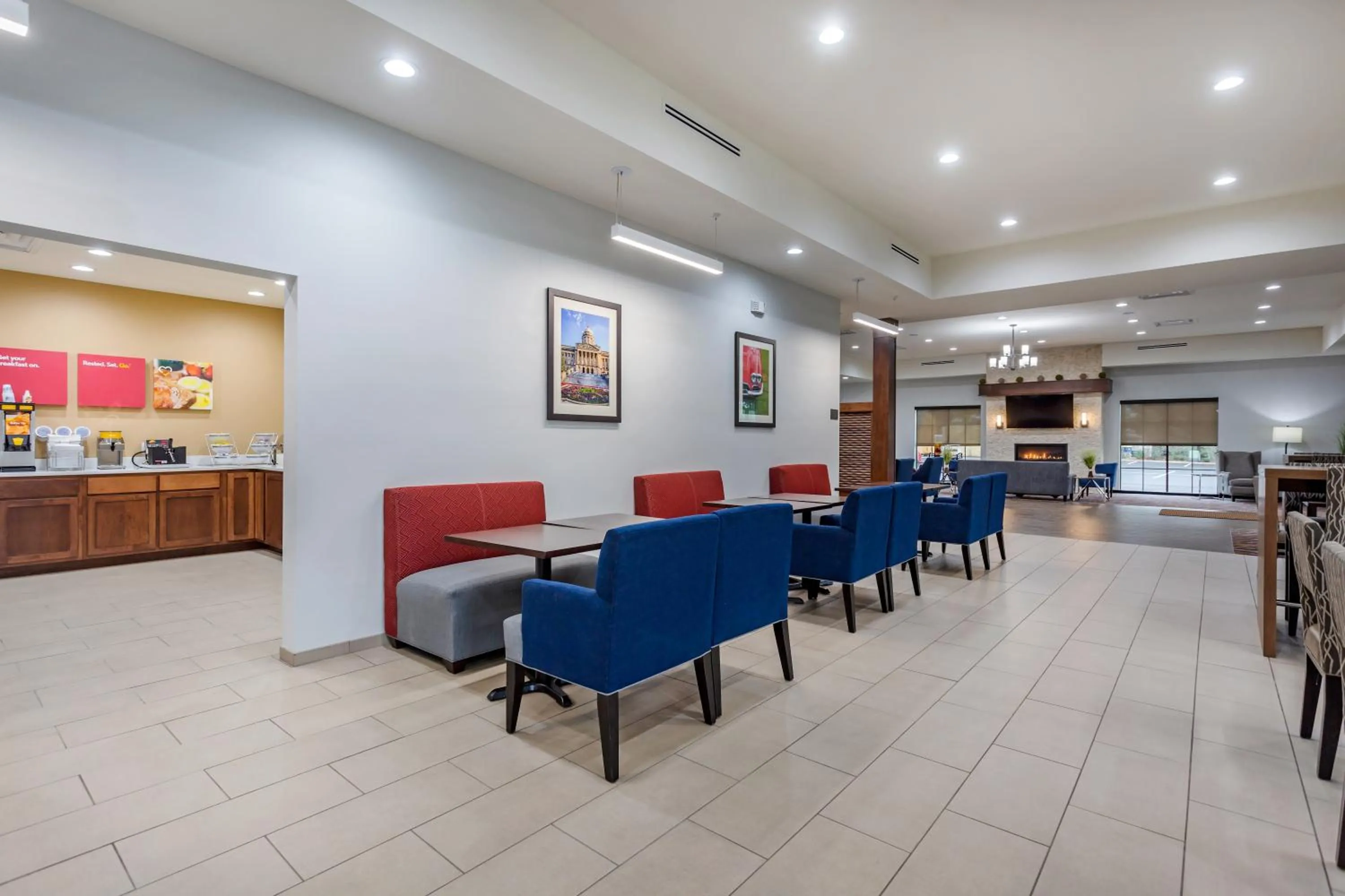 Dining area in Comfort Suites Bowling Green Southeast