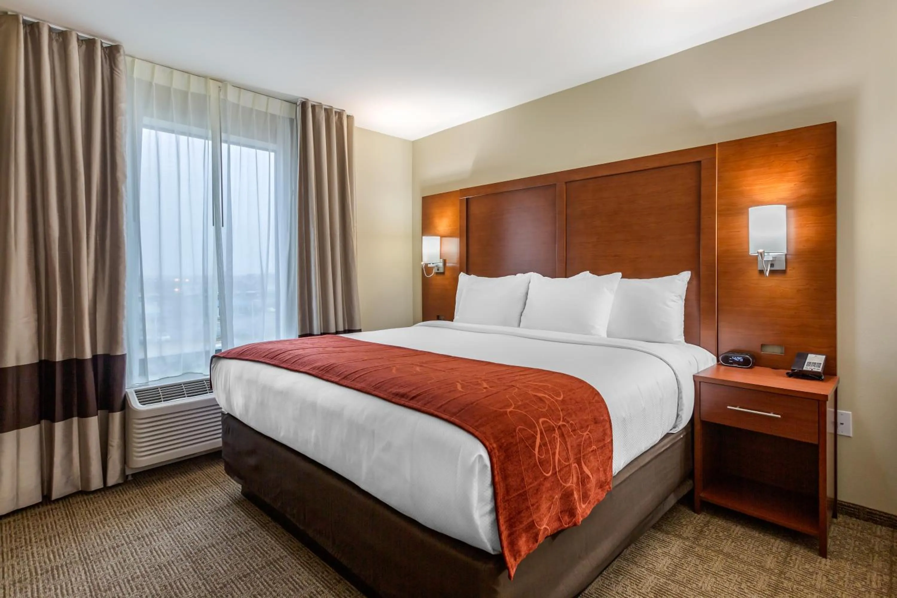 Bedroom, Bed in Comfort Suites Bowling Green Southeast