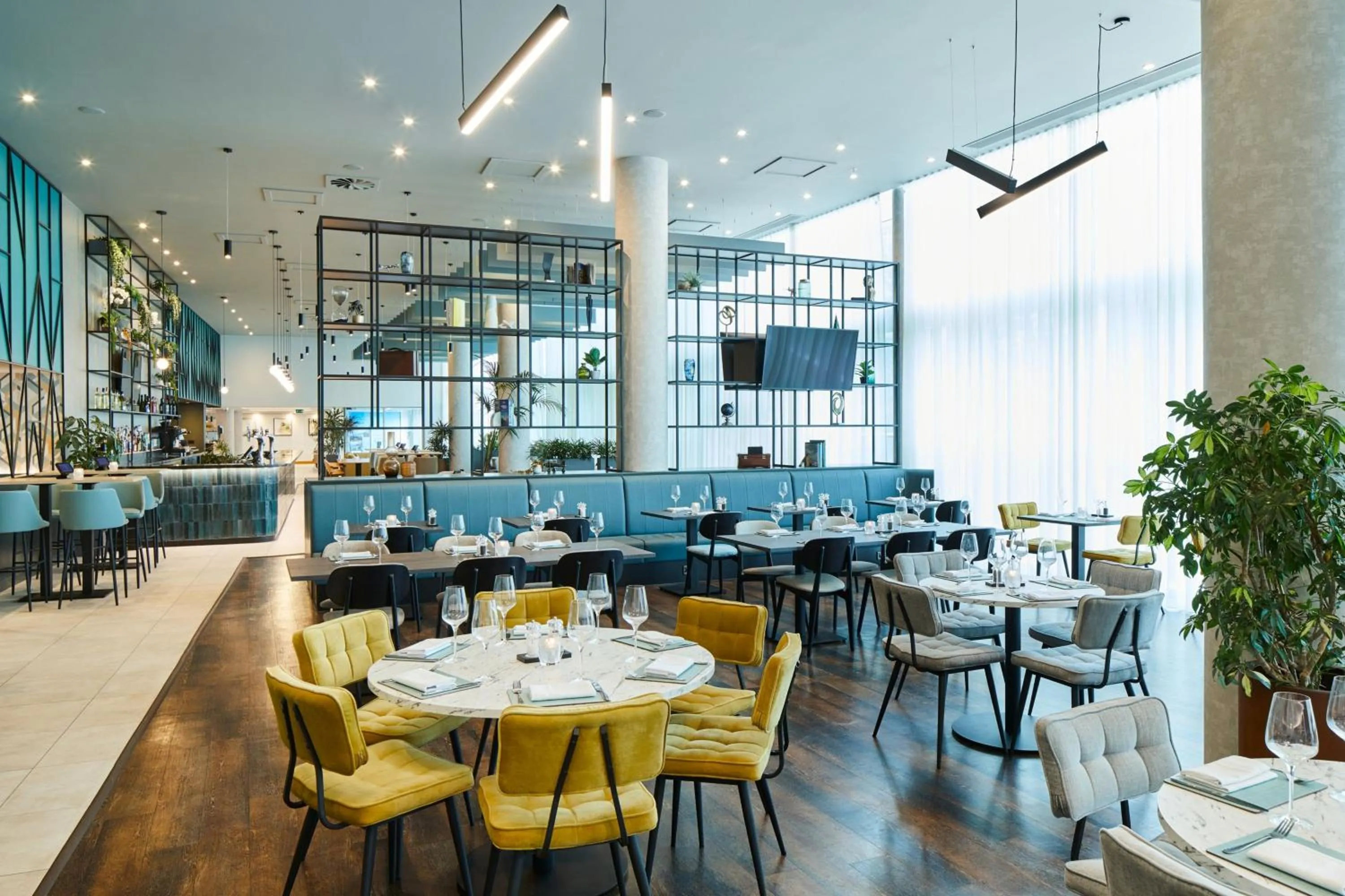 Restaurant/places to eat in Courtyard by Marriott London Gatwick Airport