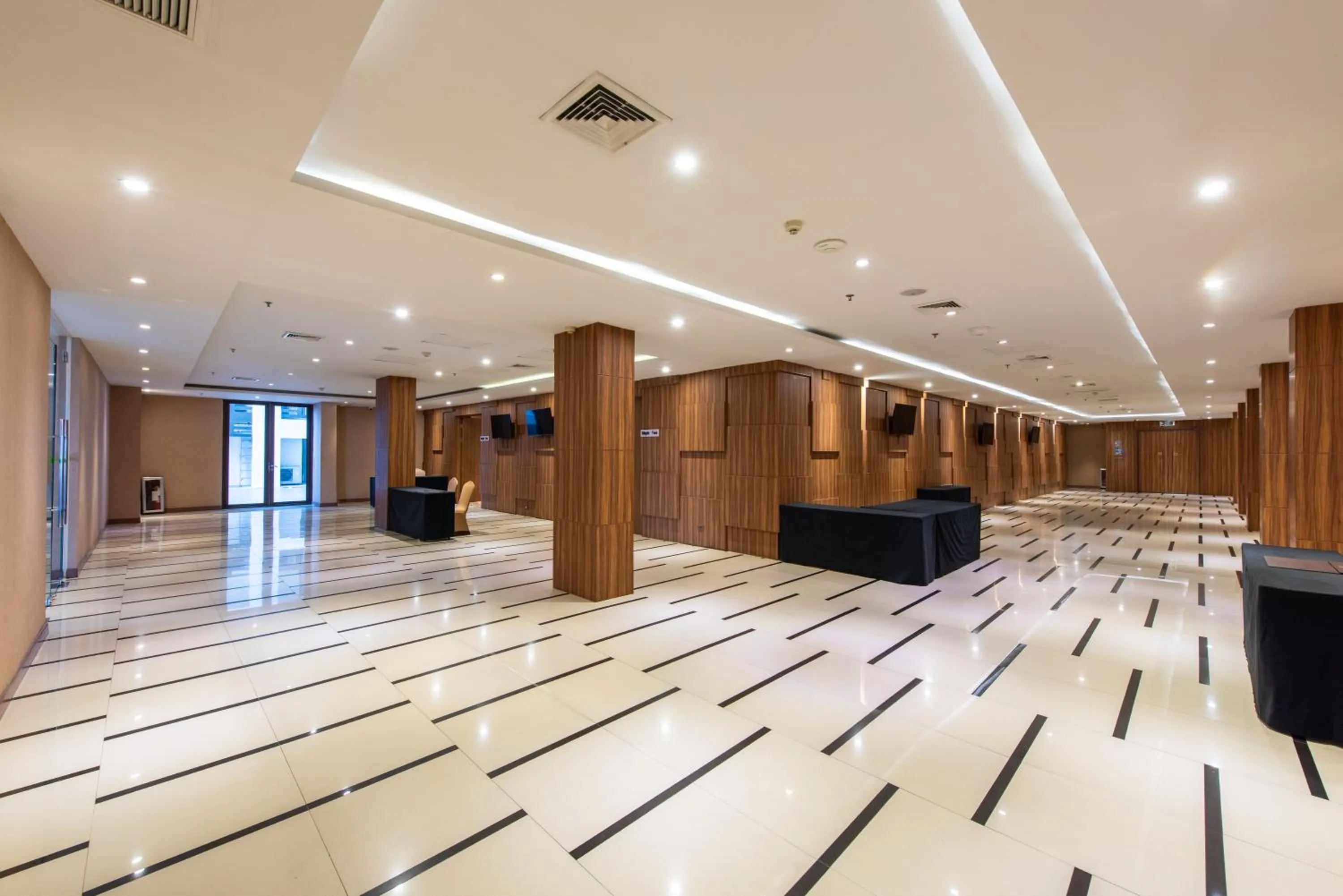 Meeting/conference room in Maple Hotel