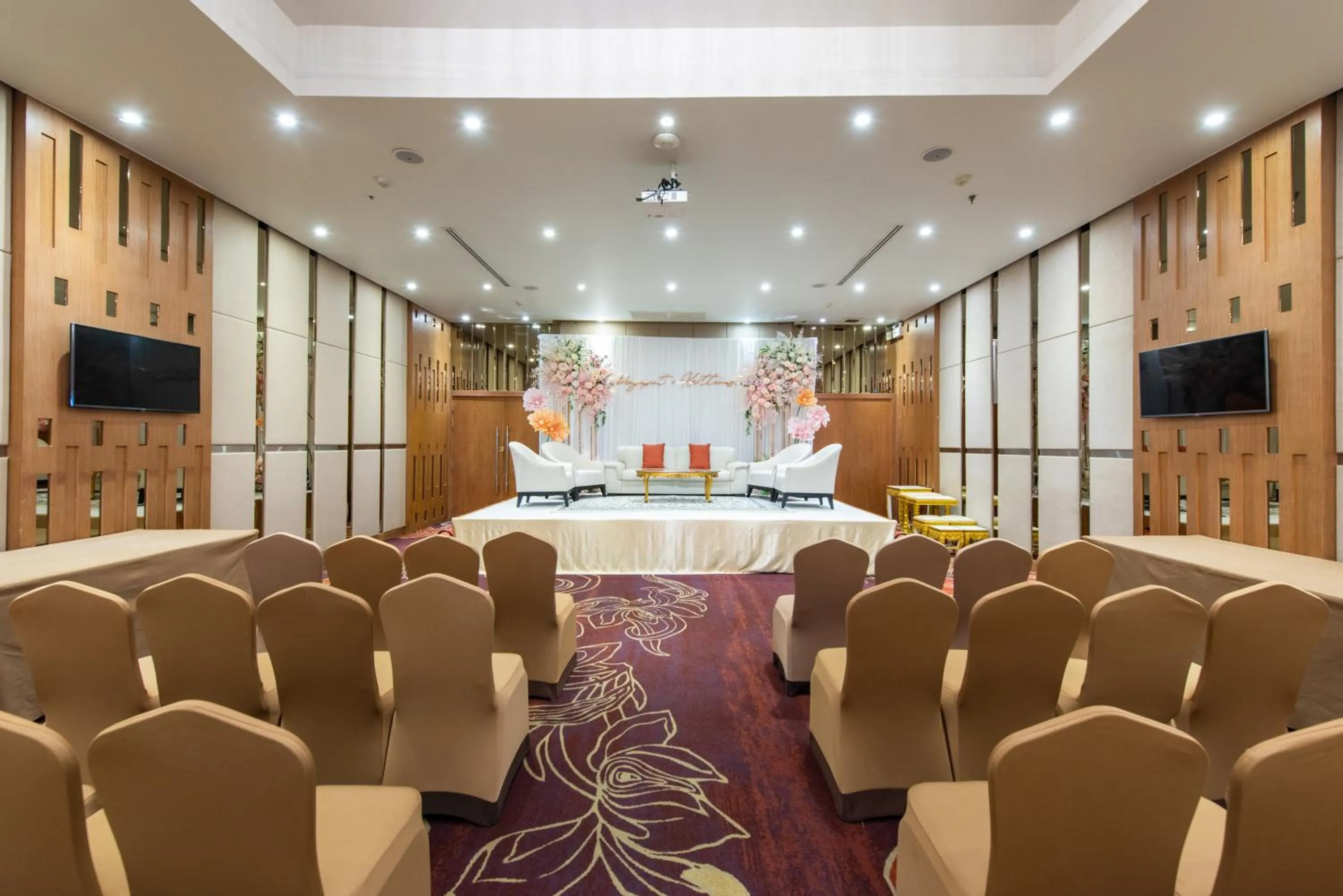 wedding in Maple Hotel