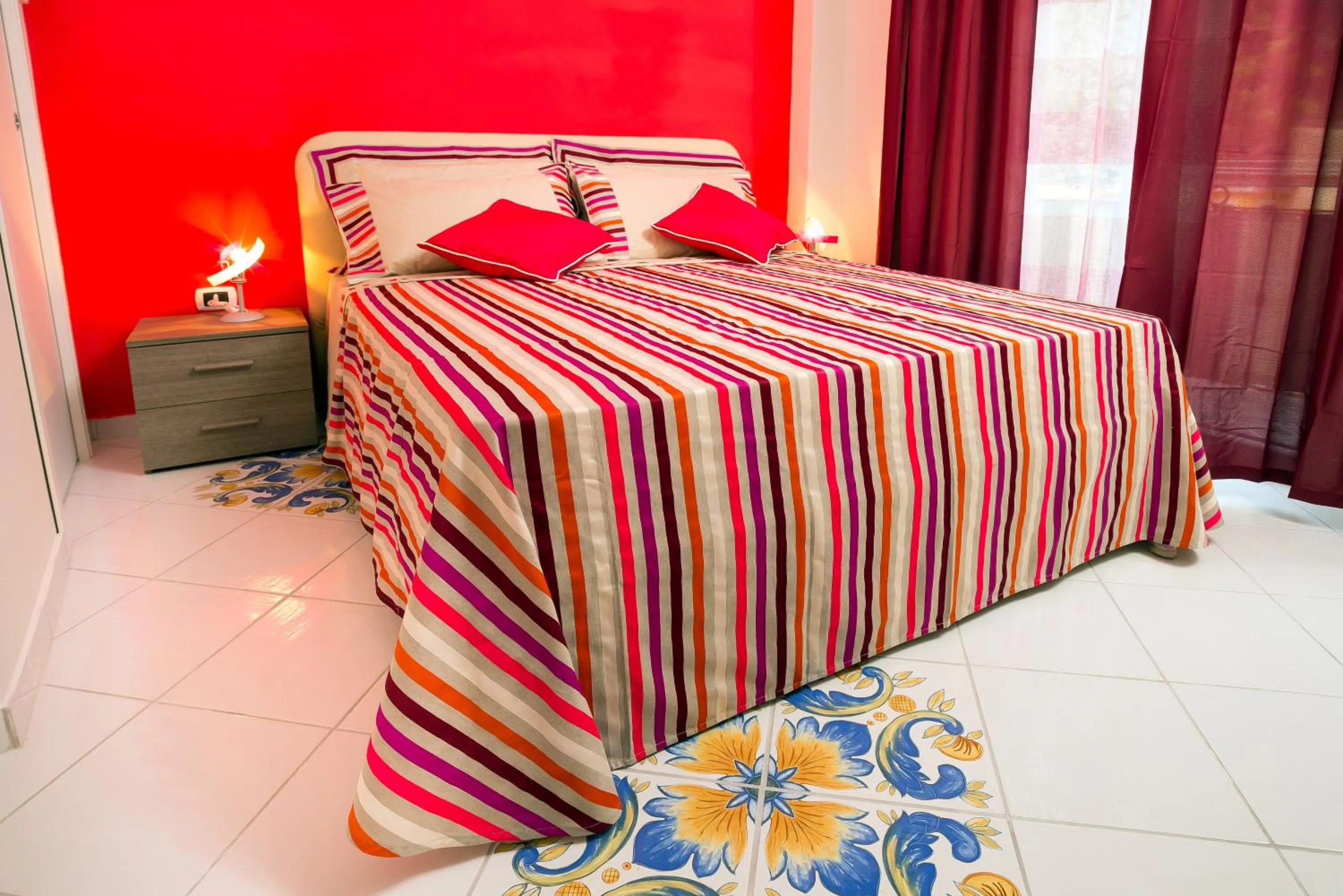 Photo of the whole room, Bed in 'A Regina b&b Cetara