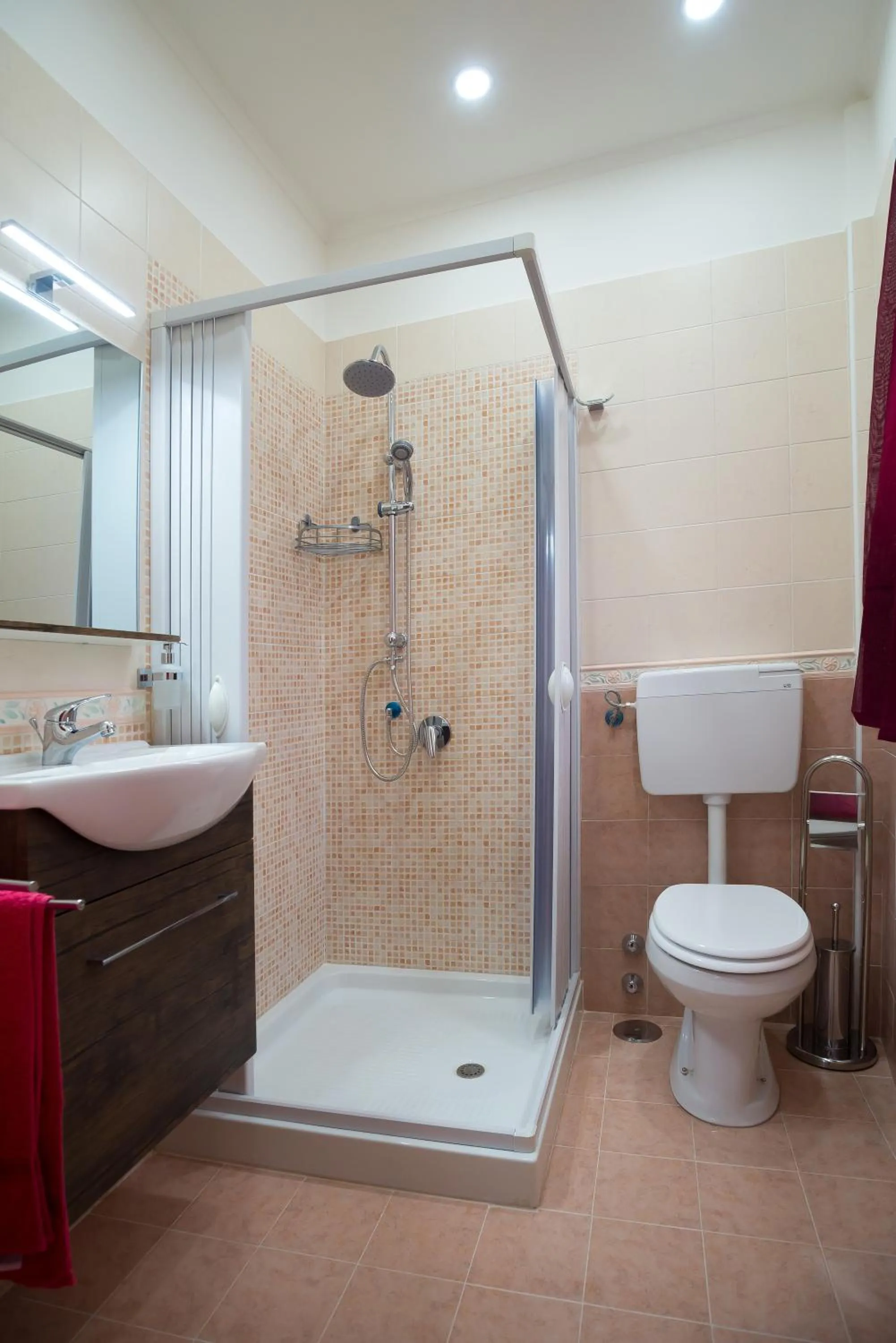 Shower in 'A Regina b&b Cetara