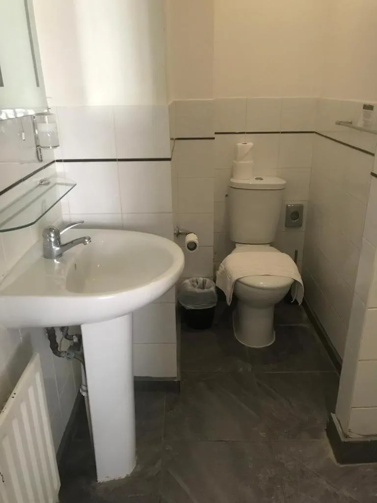 Bathroom in Kempfield House