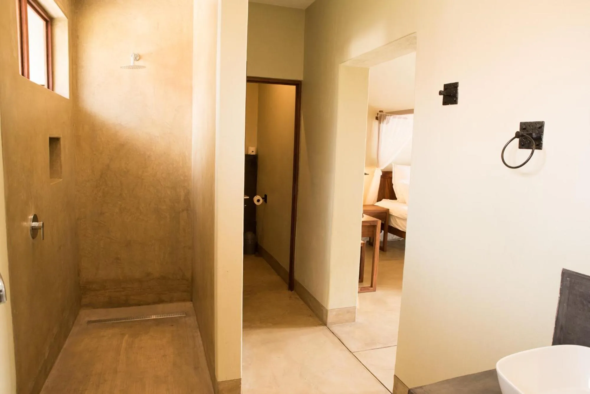 Bathroom in La Lechere Guest House