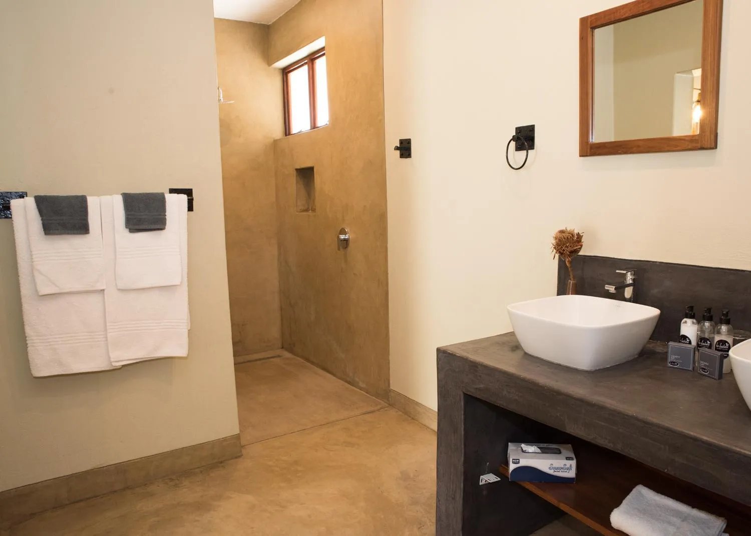 Bathroom in La Lechere Guest House