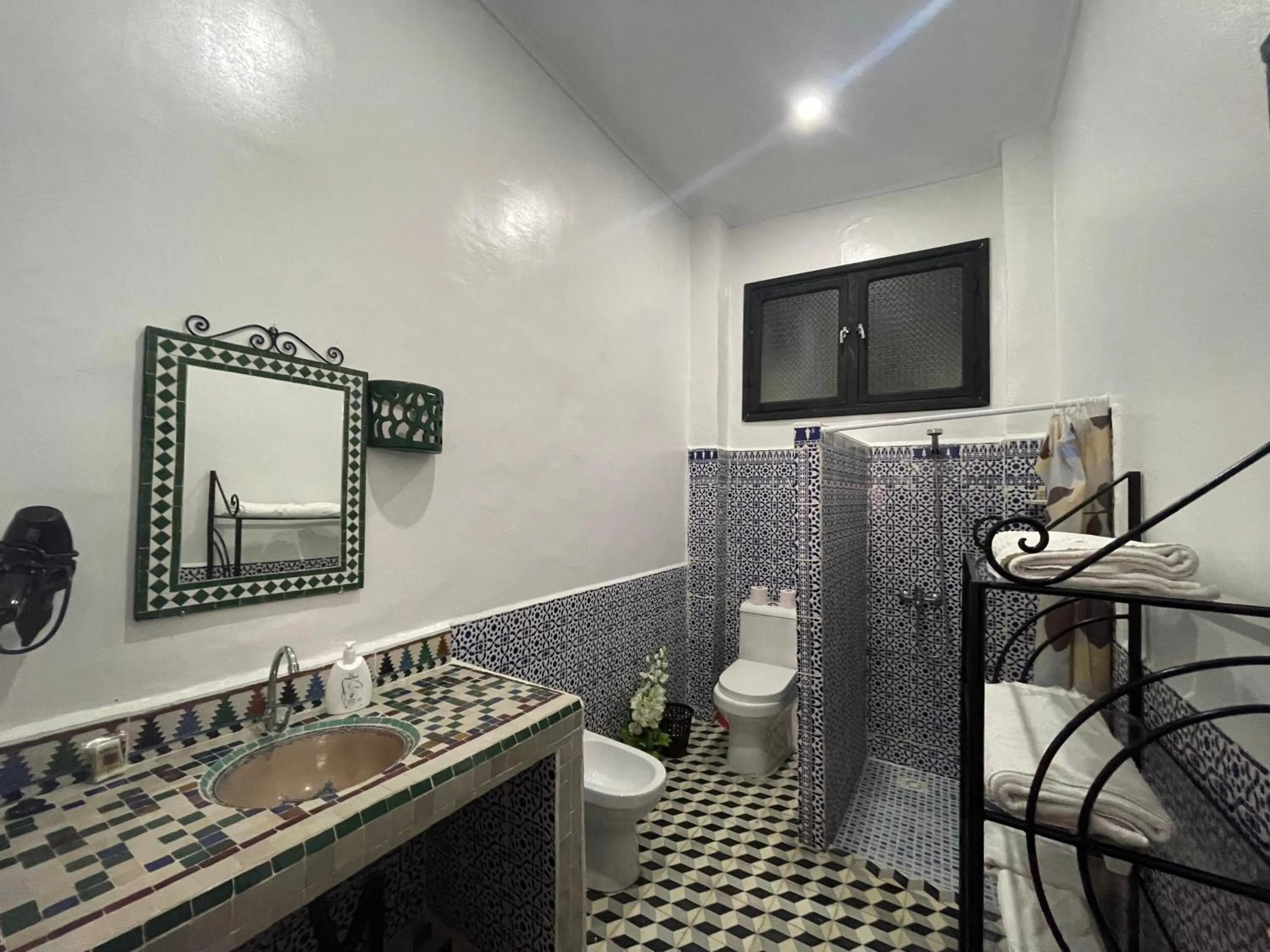 Shower in Riad Tingis