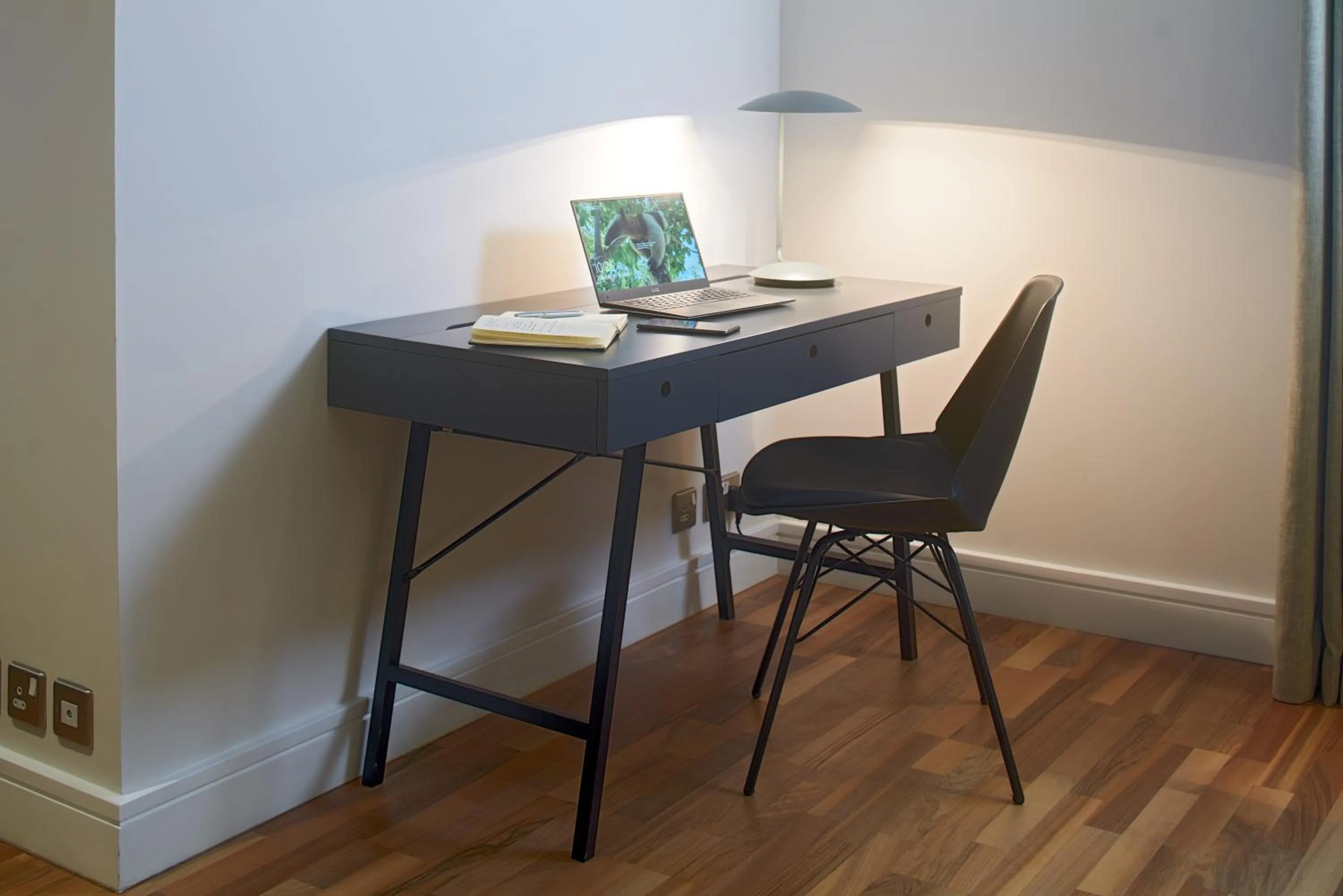 Business facilities in Cheval Harrington Court at South Kensington