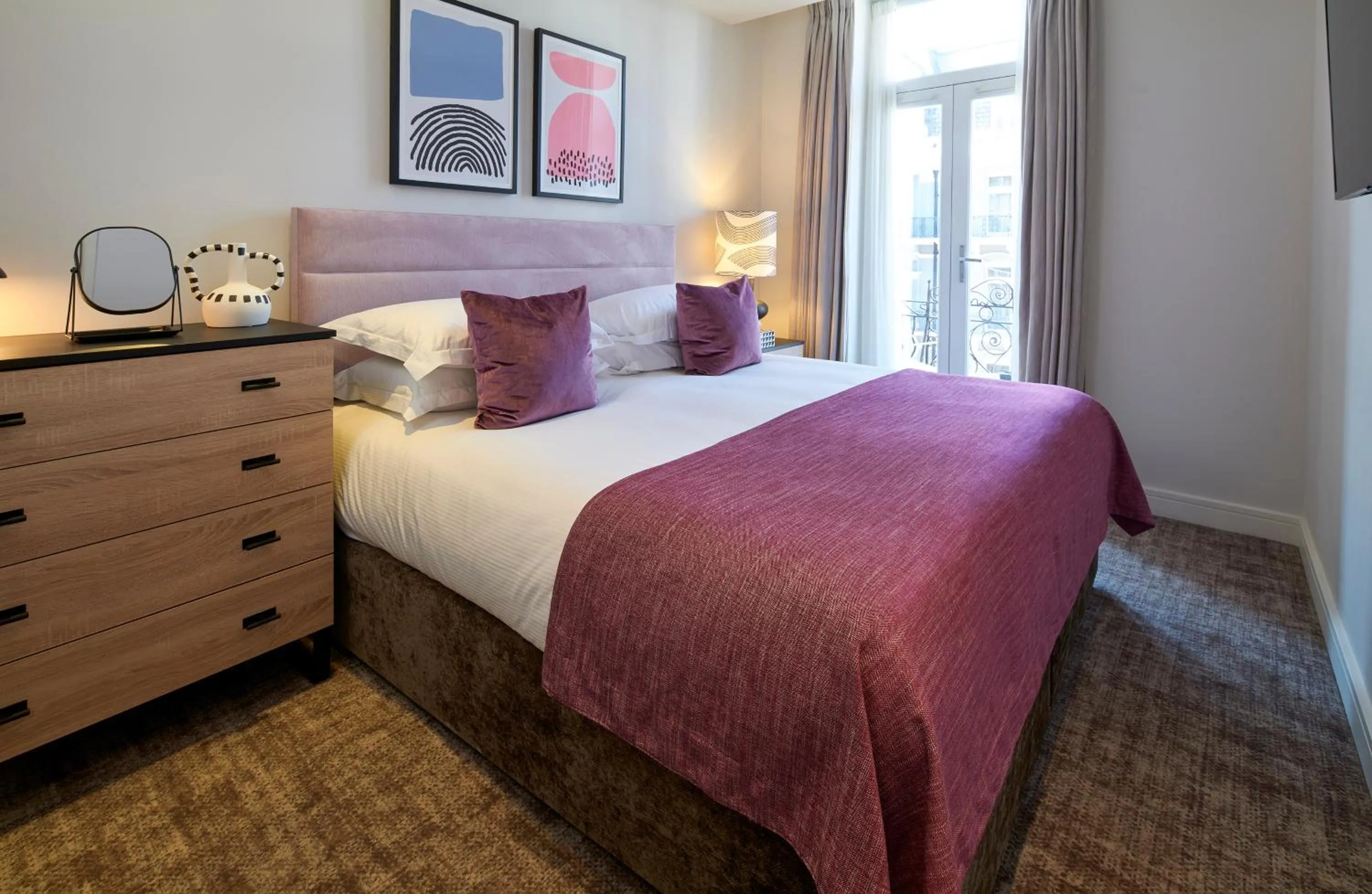 Bed in Cheval Harrington Court at South Kensington