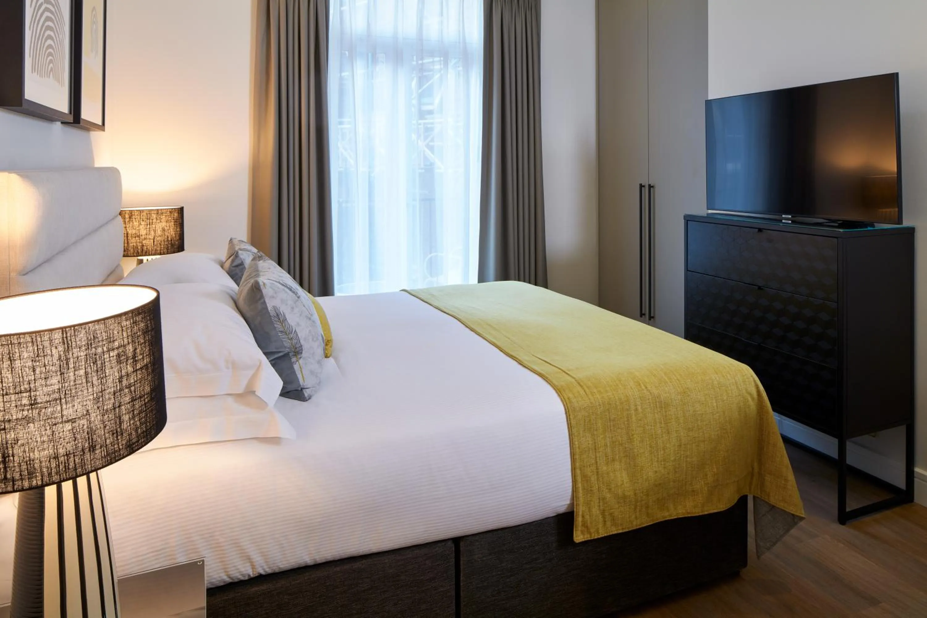 Bed in Cheval Harrington Court at South Kensington