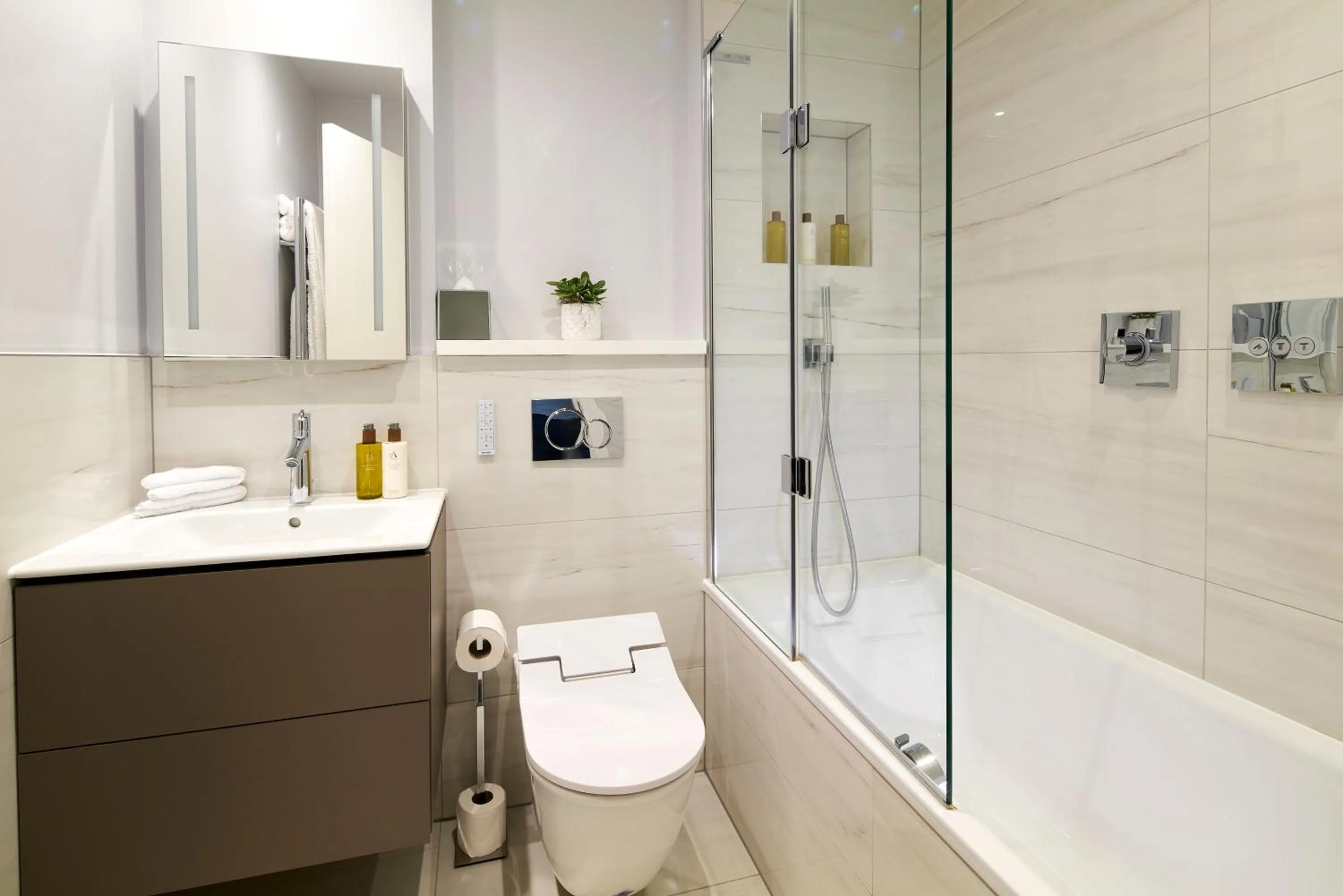Bathroom in Cheval Harrington Court at South Kensington