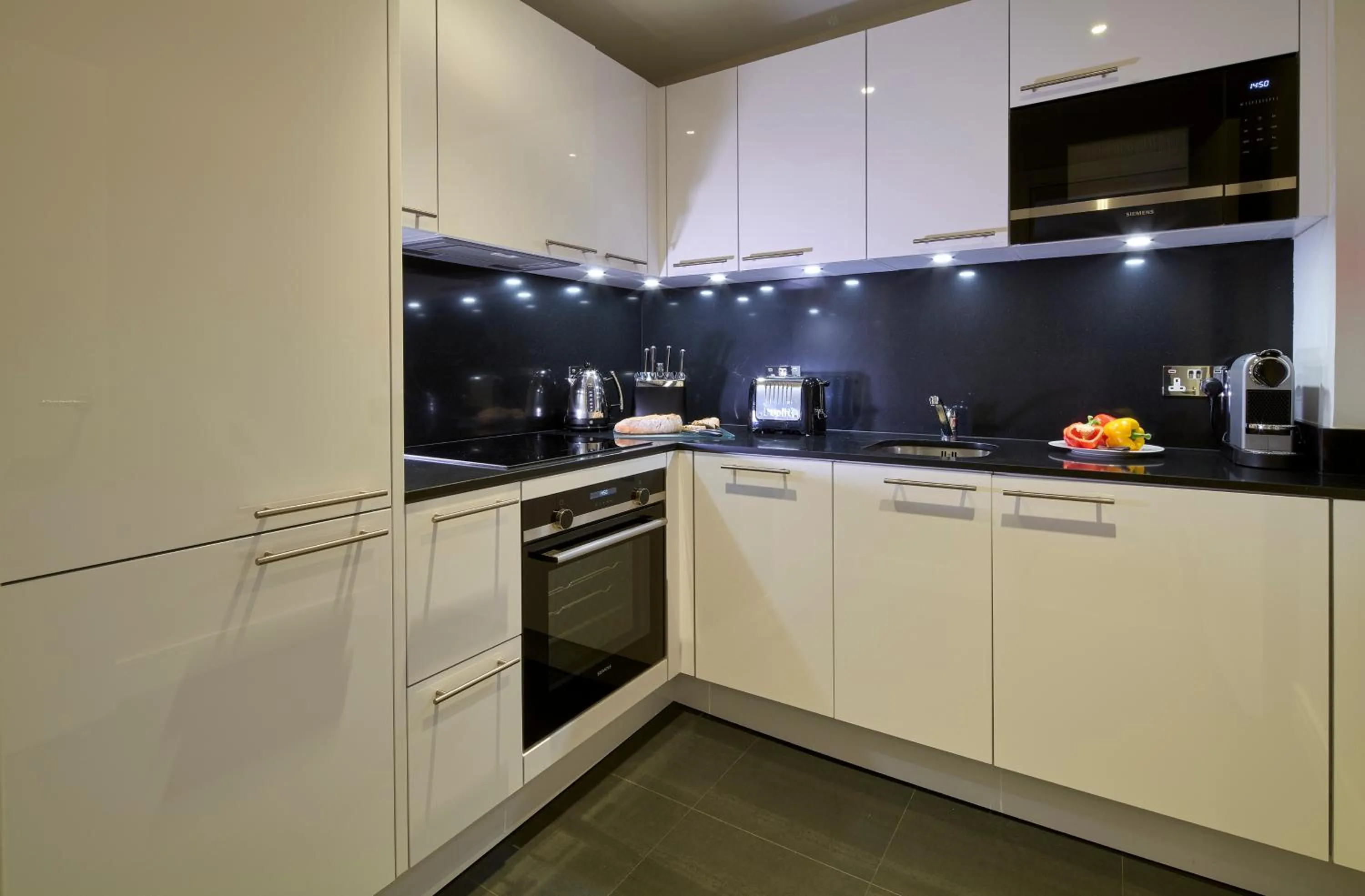 Coffee/tea facilities in Cheval Harrington Court at South Kensington