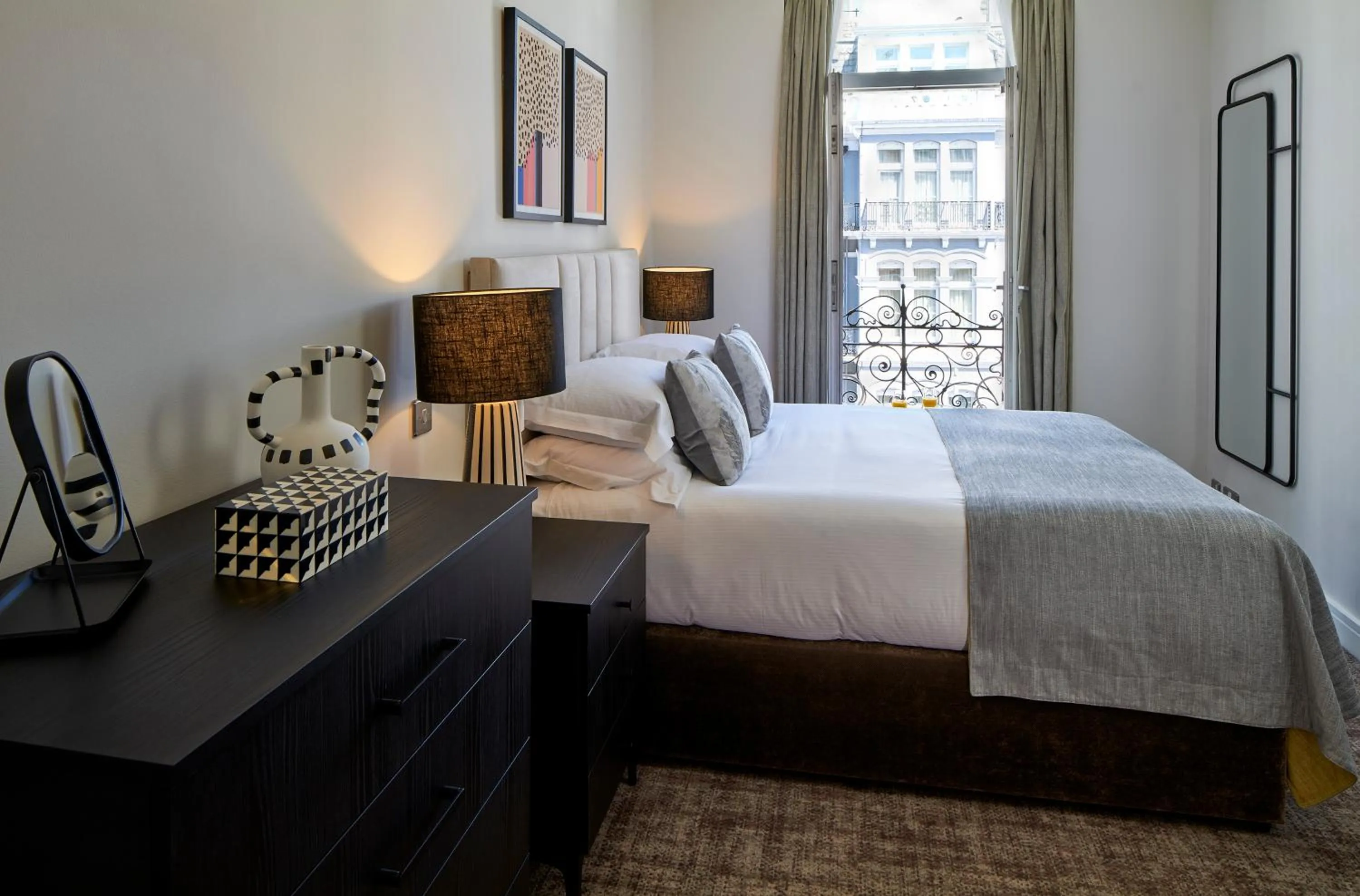 Bed in Cheval Harrington Court at South Kensington