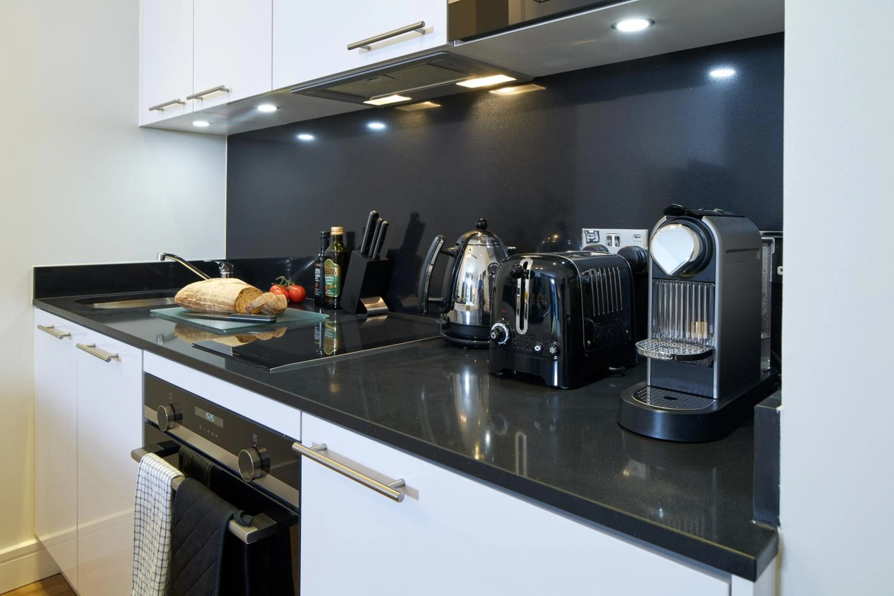 Coffee/tea facilities in Cheval Harrington Court at South Kensington