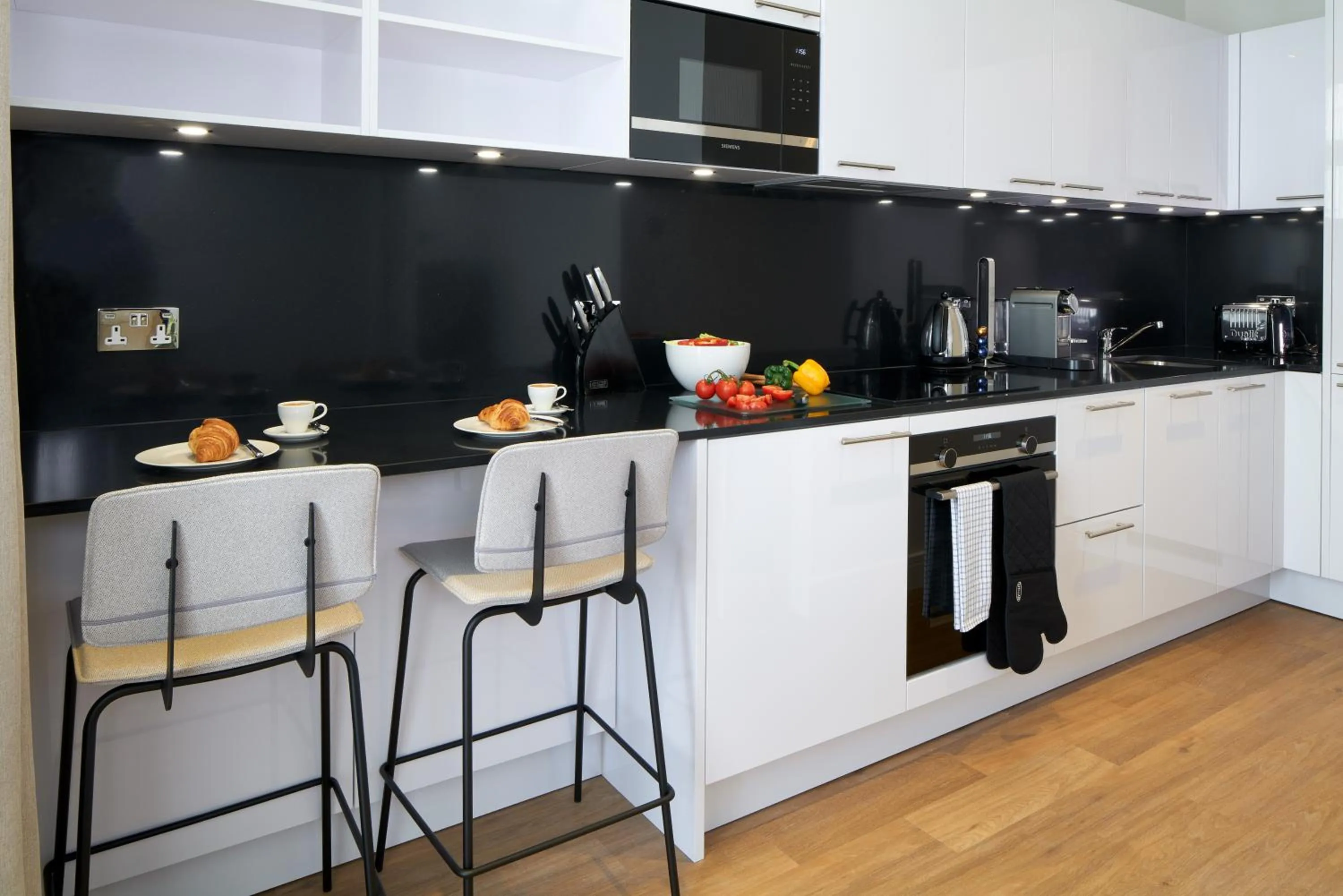 Coffee/tea facilities in Cheval Harrington Court at South Kensington