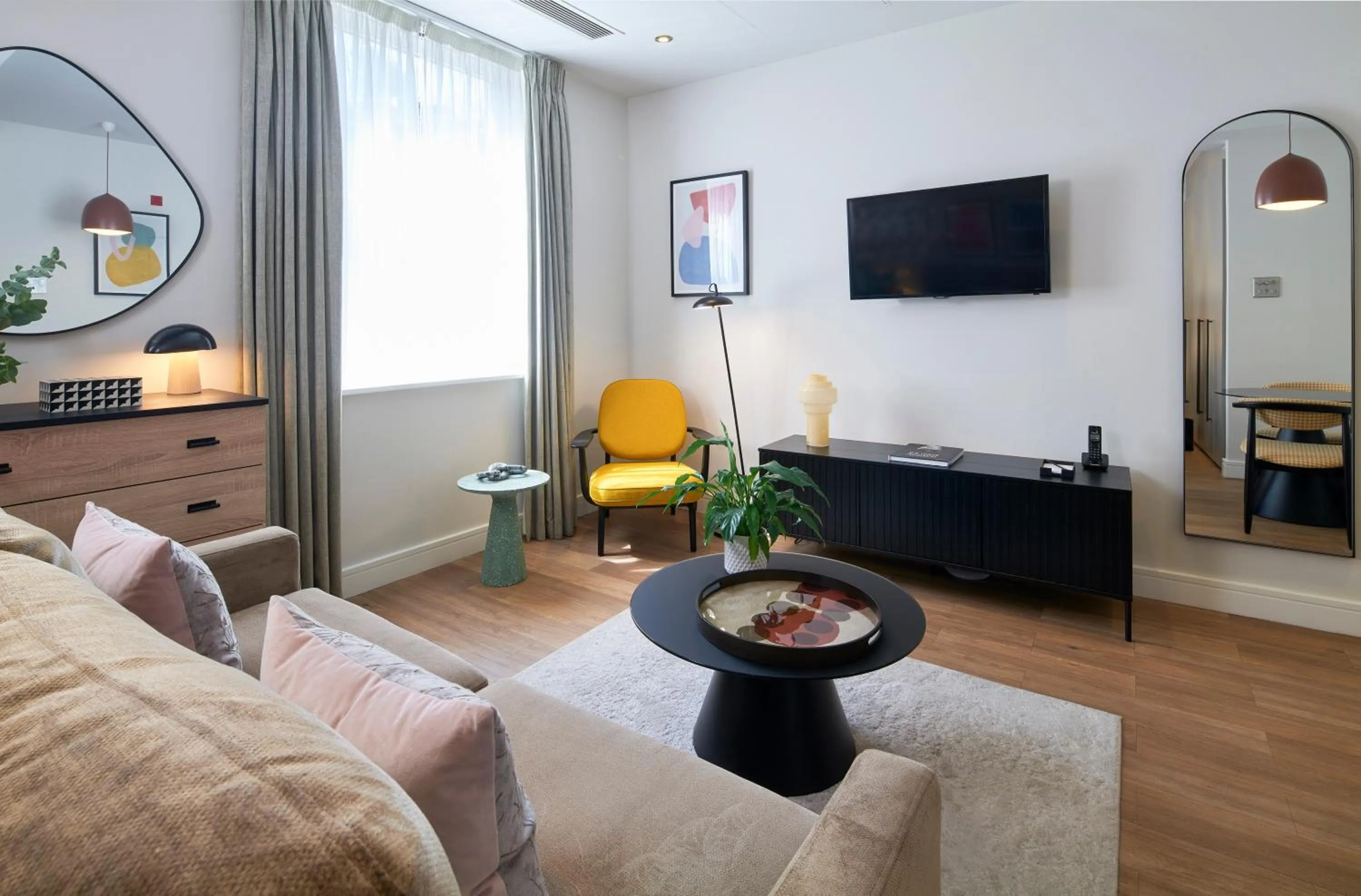 TV and multimedia in Cheval Harrington Court at South Kensington