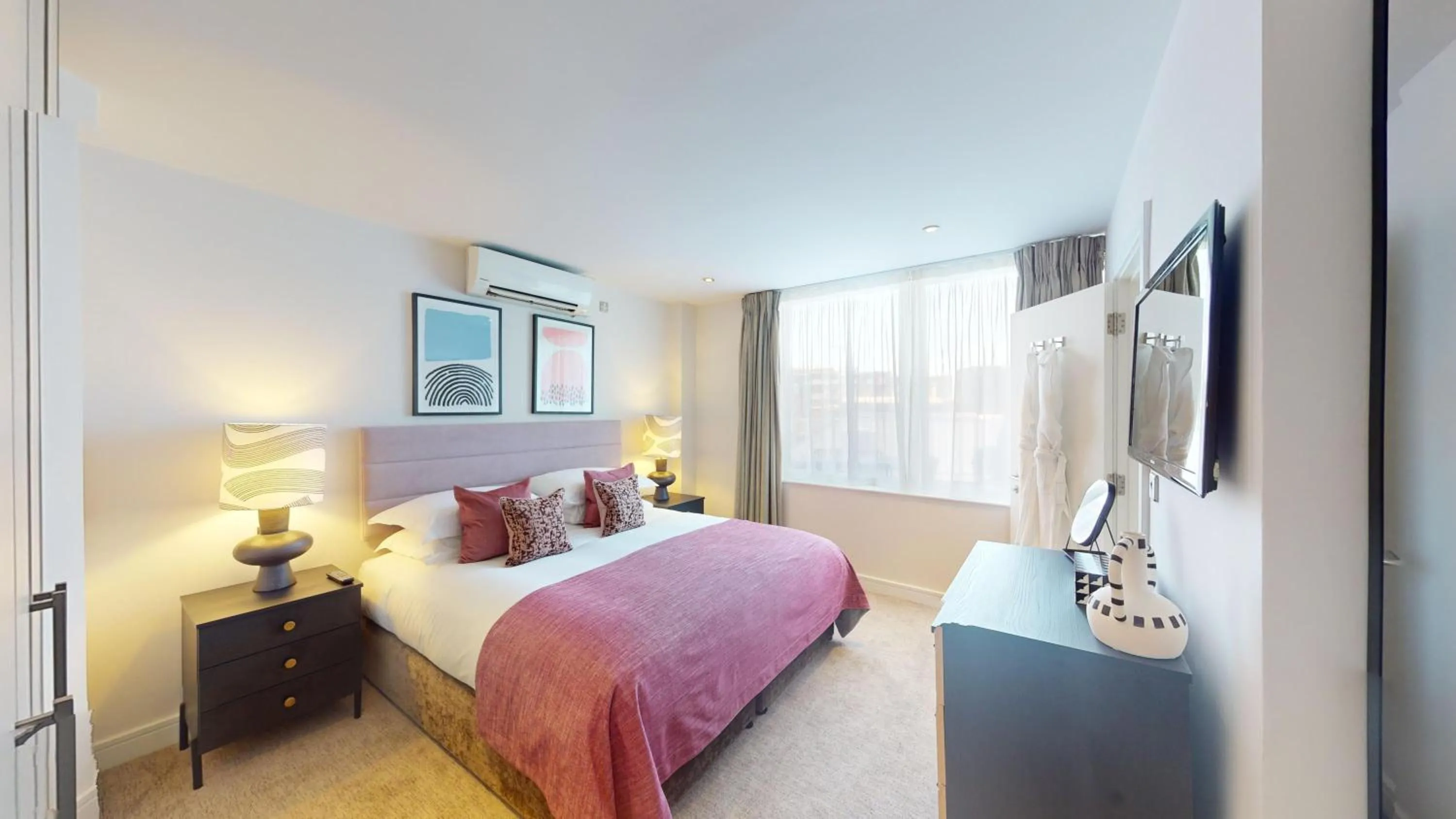 Bedroom, Bed in Cheval Harrington Court at South Kensington