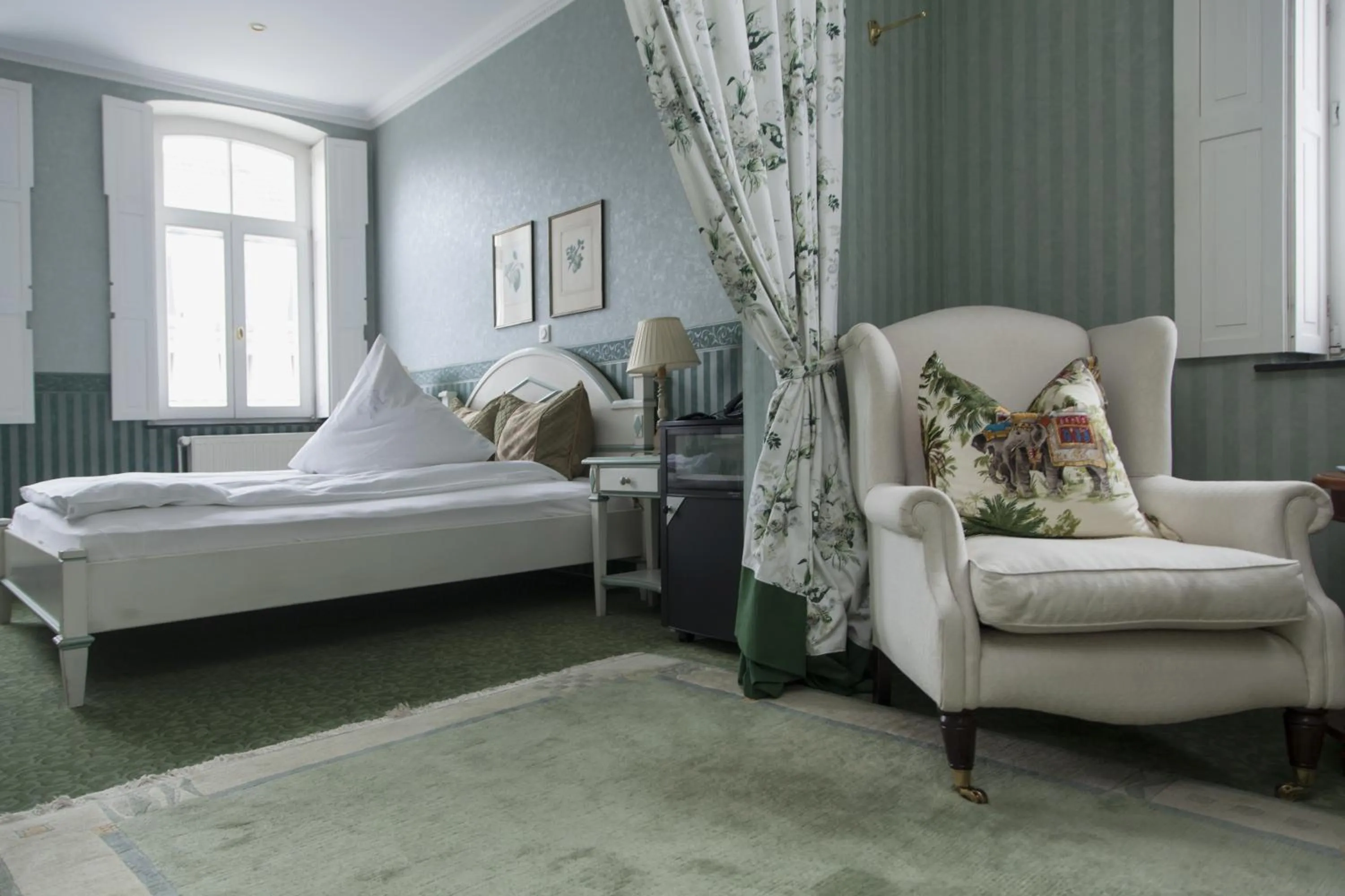 Bed in Hotel Zum Alten Brunnen