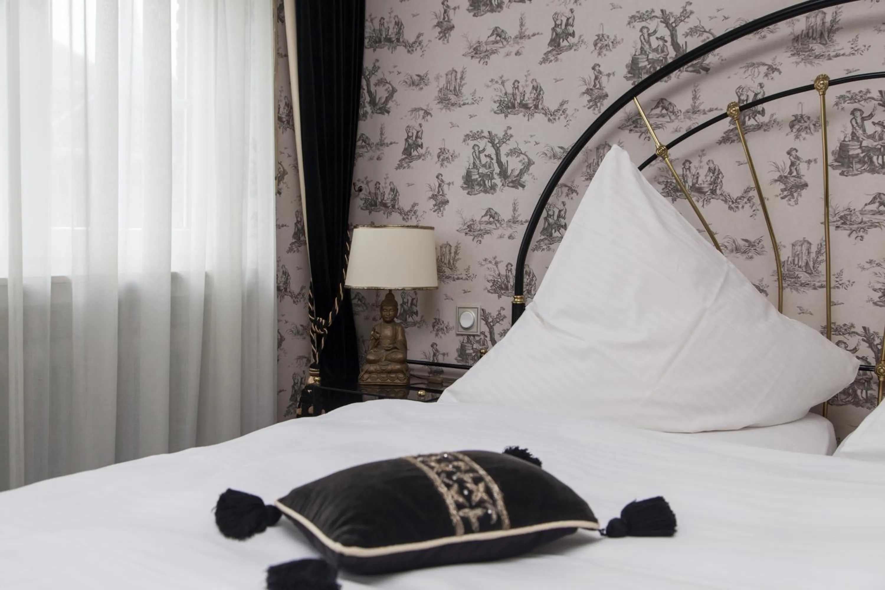 Bed in Hotel Zum Alten Brunnen