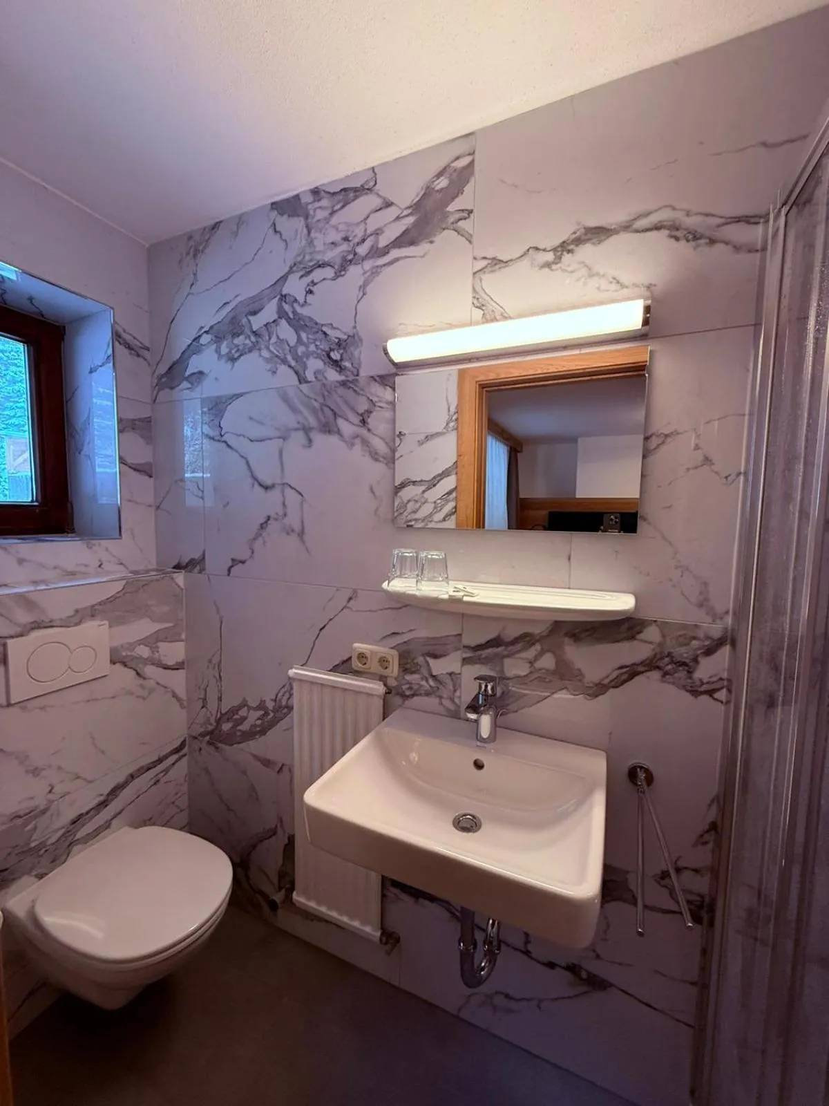 Bathroom in Pension Lederergütl - Jokercard & Parkplatz inkl